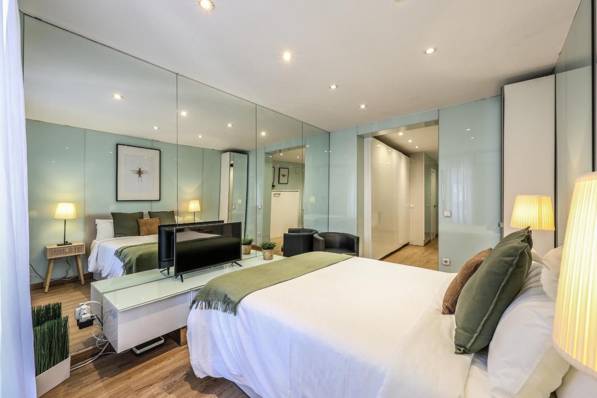 Apartamentos Gran Via - Quinto piso sin Ascensor- One-Bedroom Apartment