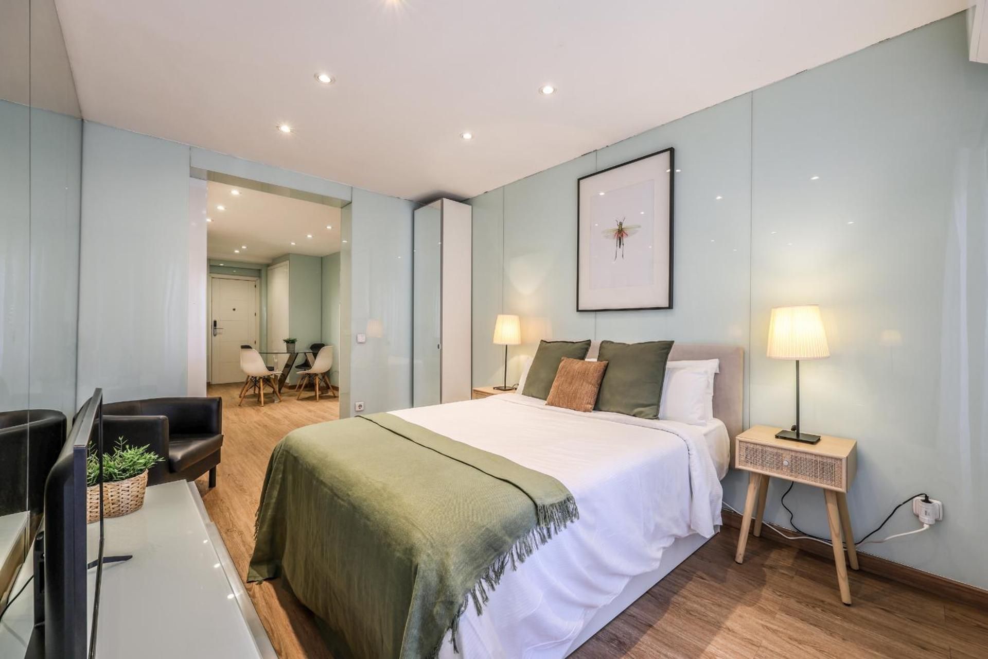 Apartamentos Gran Via - Quinto piso sin Ascensor- One-Bedroom Apartment 2