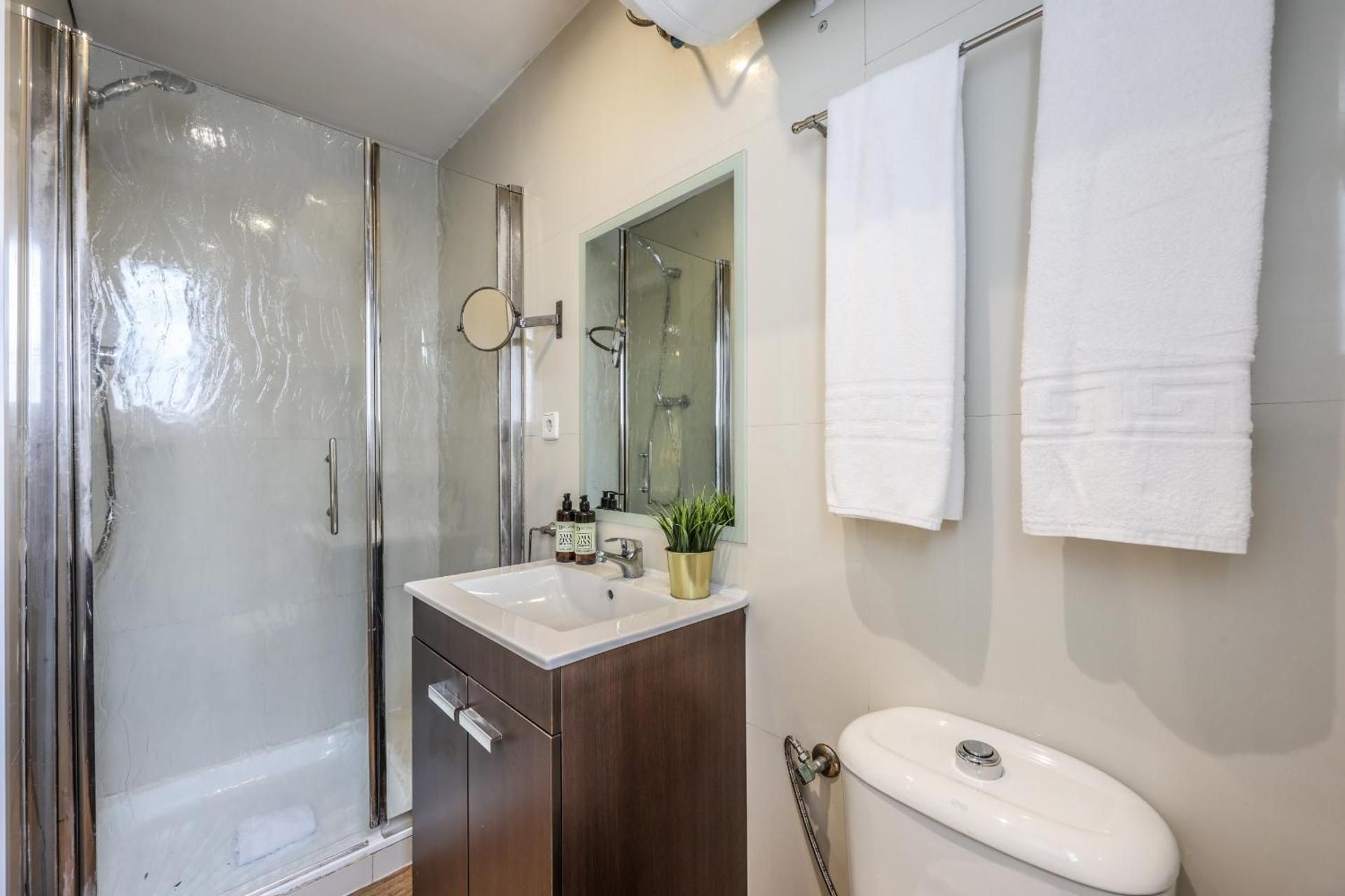 Apartamentos Gran Via - Quinto piso sin Ascensor- Standard Apartment 3