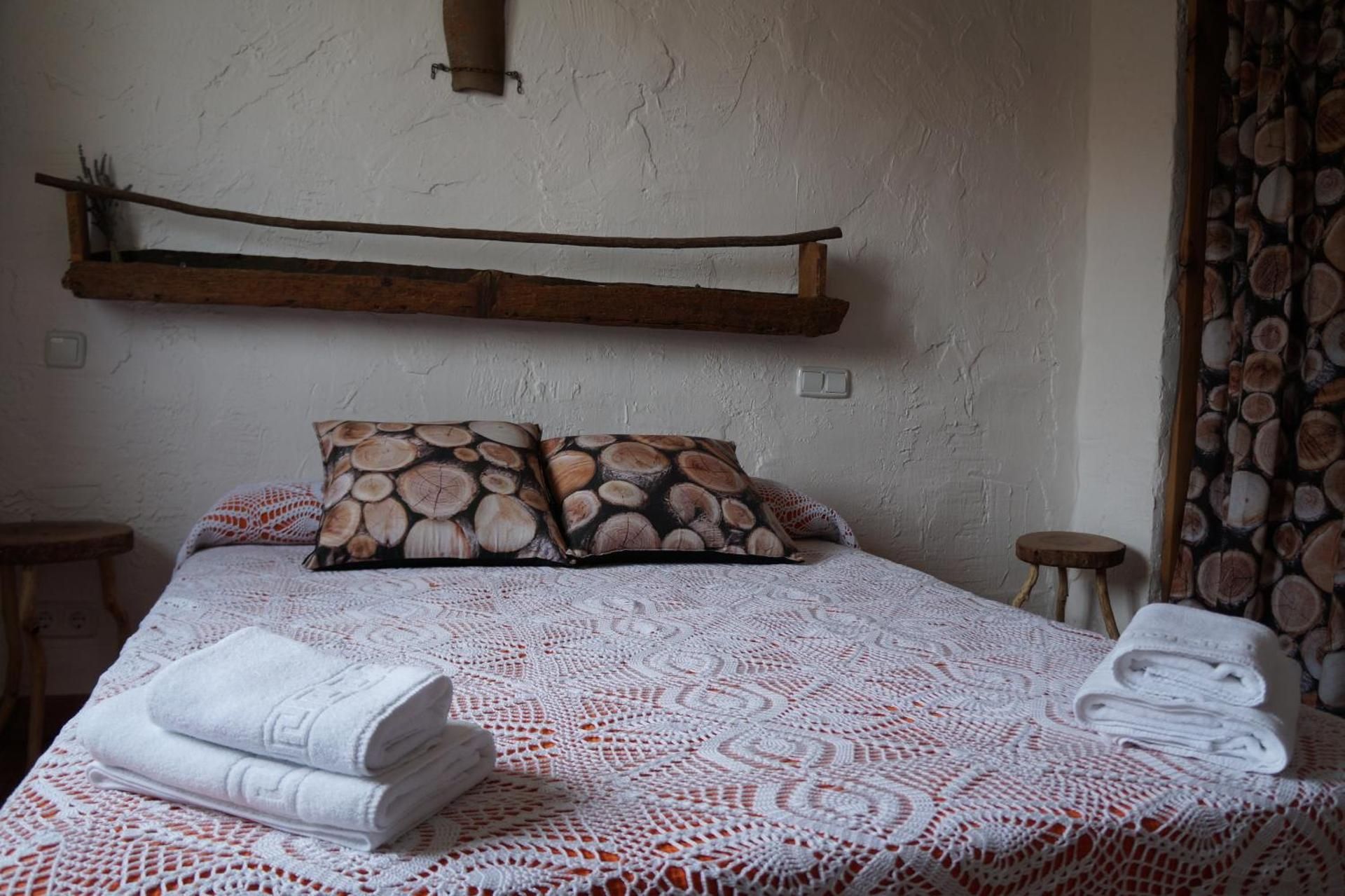 Single Room with Shared Bathroom
