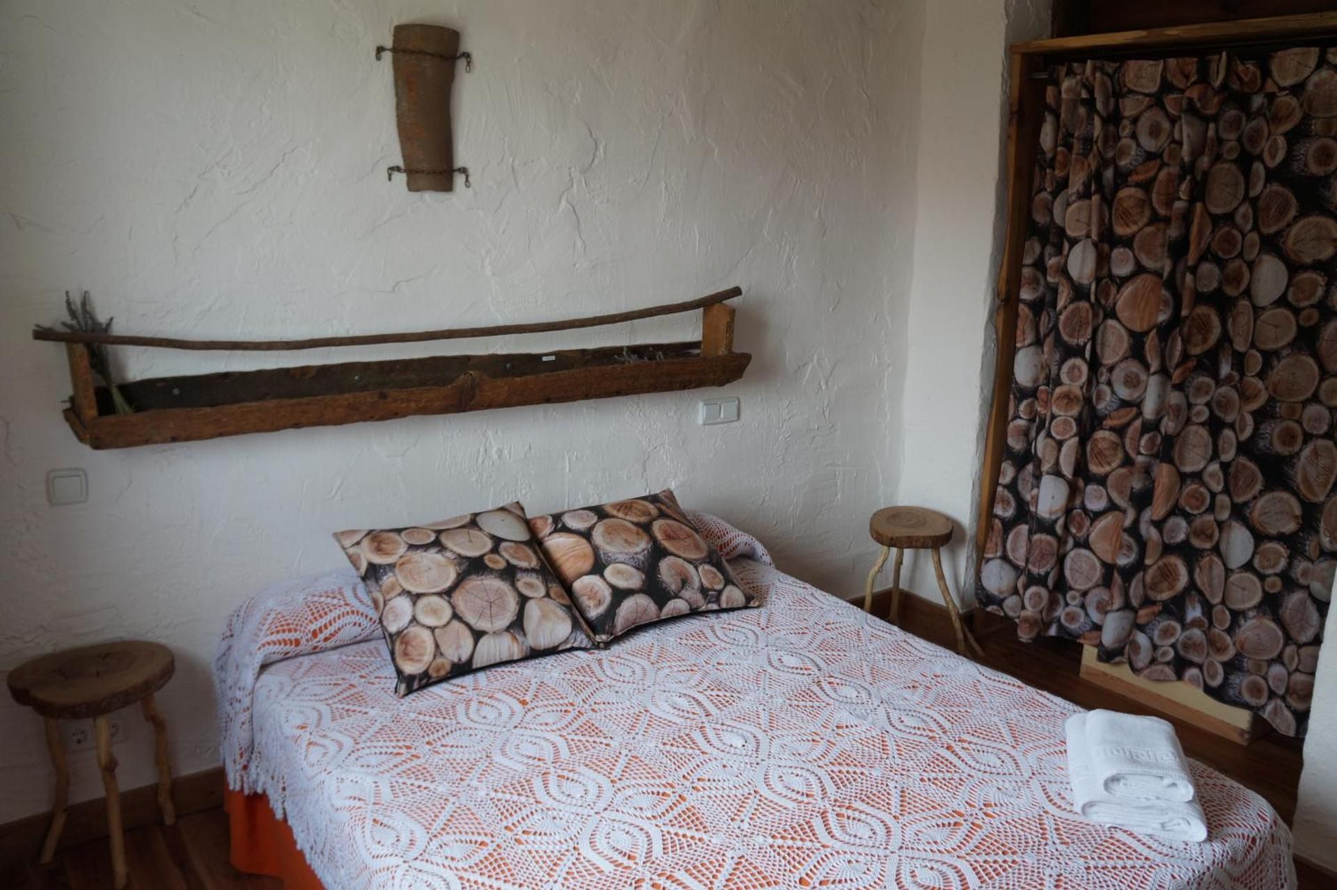 Single Room with Shared Bathroom