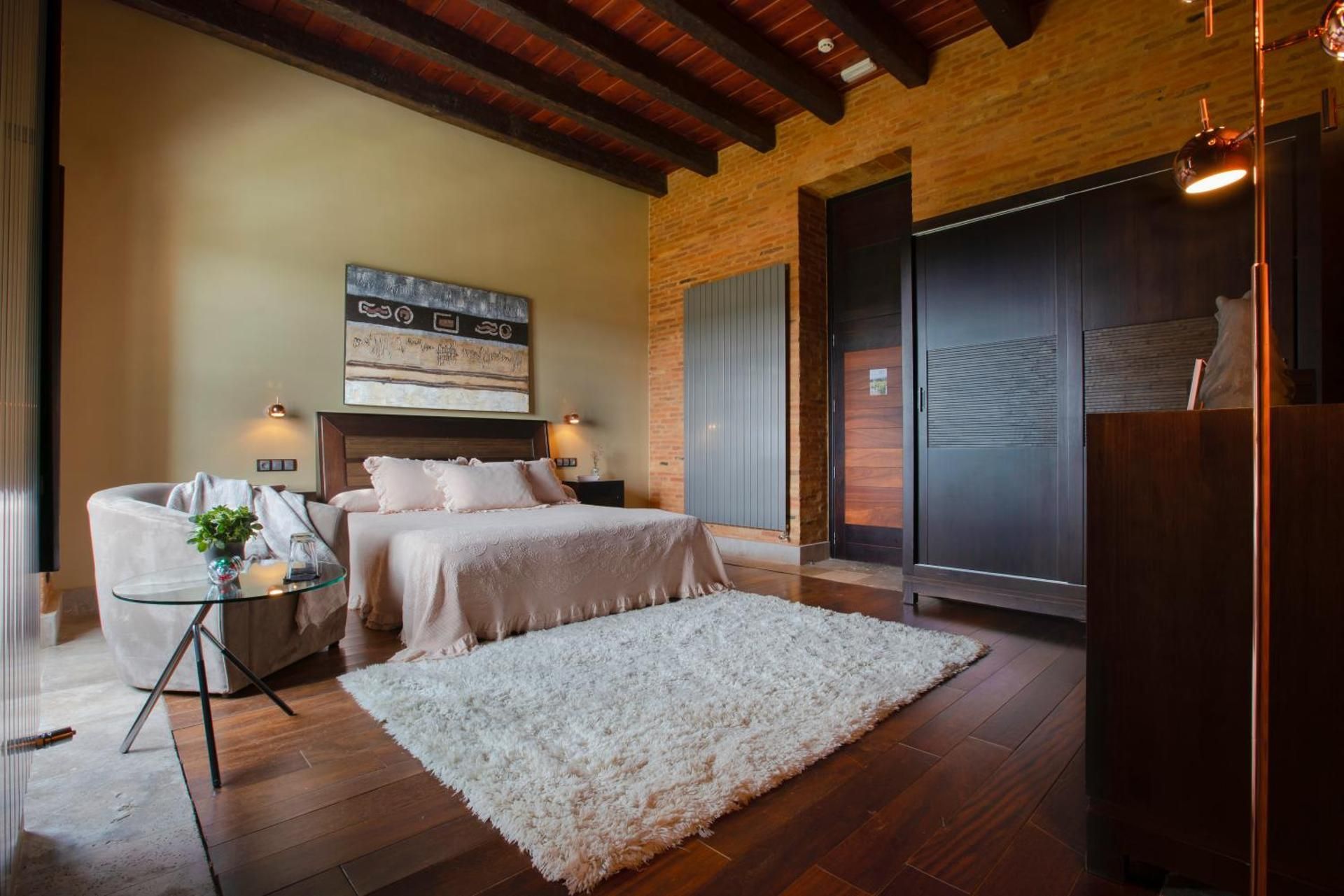 Deluxe Queen Suite