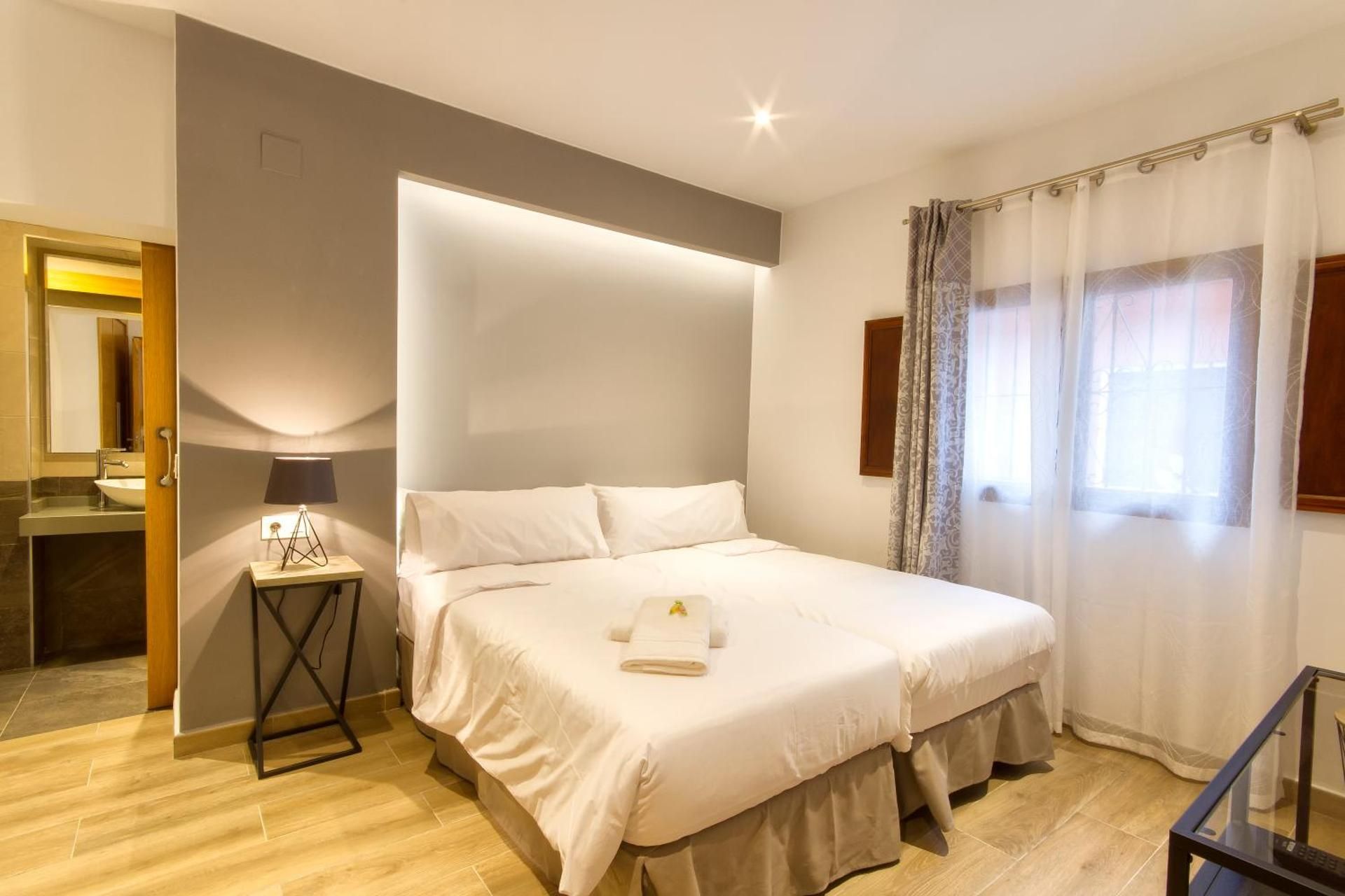 Lucero 12 Deluxe Double Room