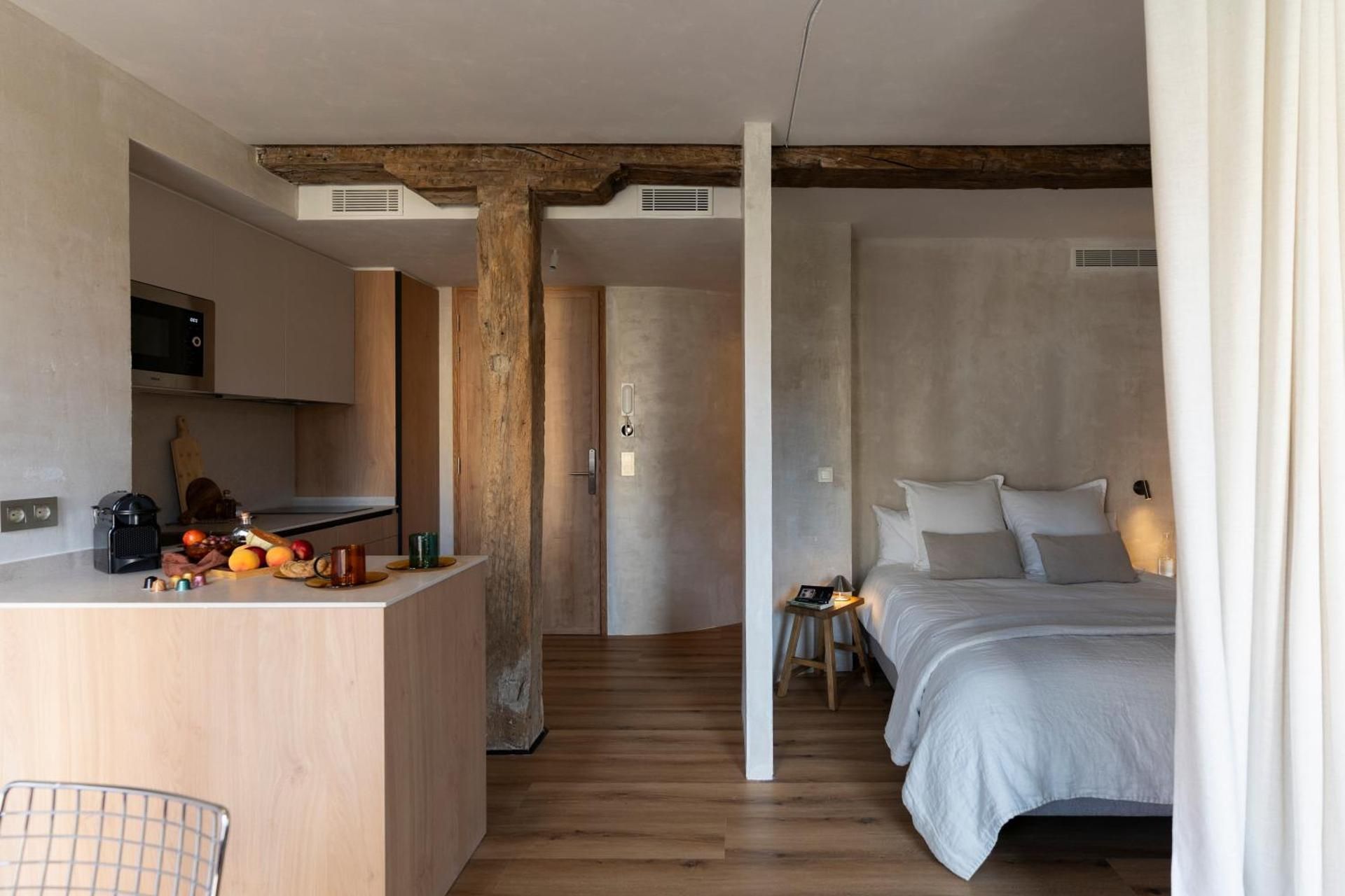 Studio Apartment with Balcony