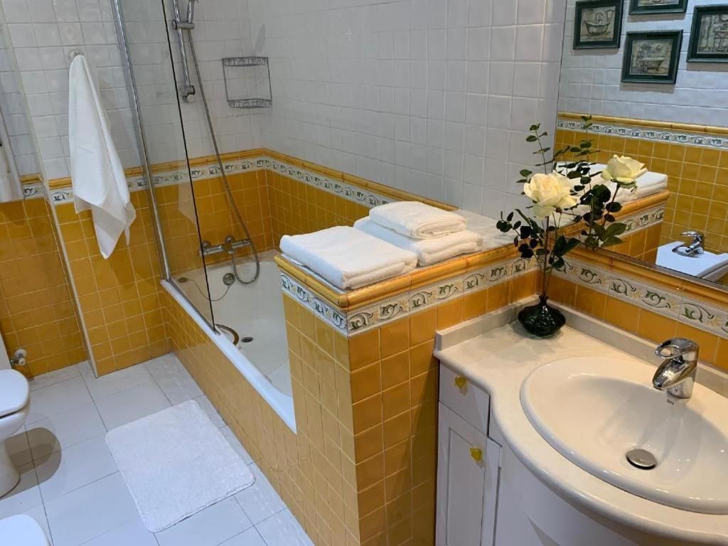 Twin Room with Shared Bathroom