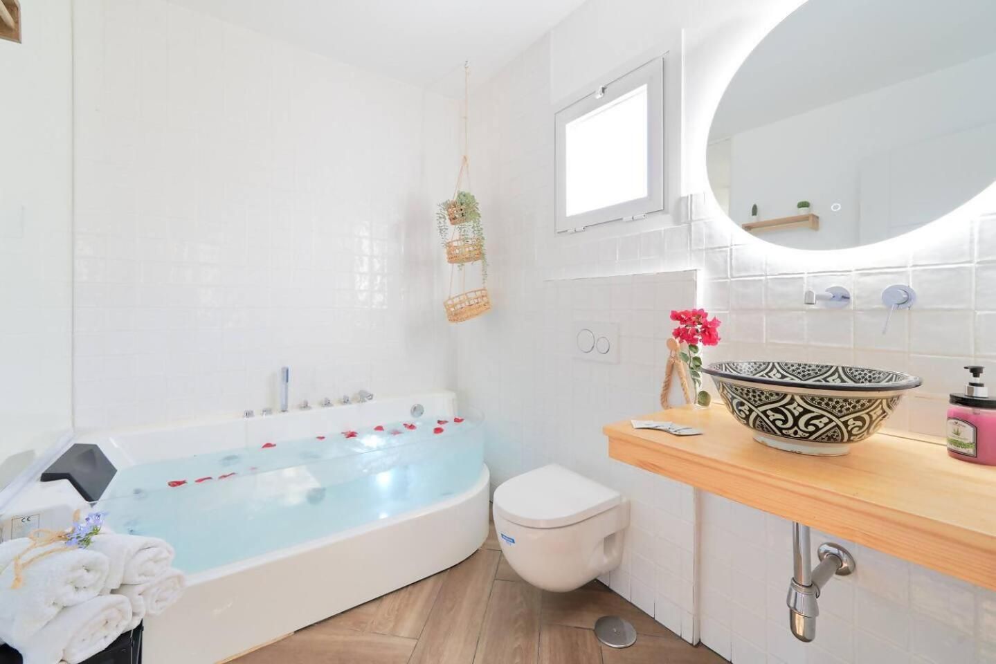 One-Bedroom Apartment with Spa Bath