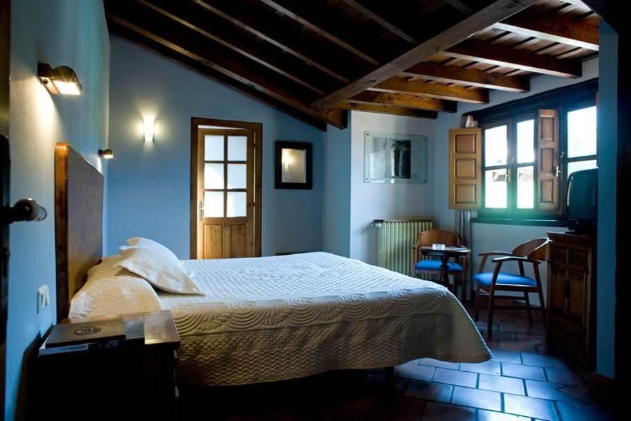 Deluxe Double Room (2 Adults + 1 Child)