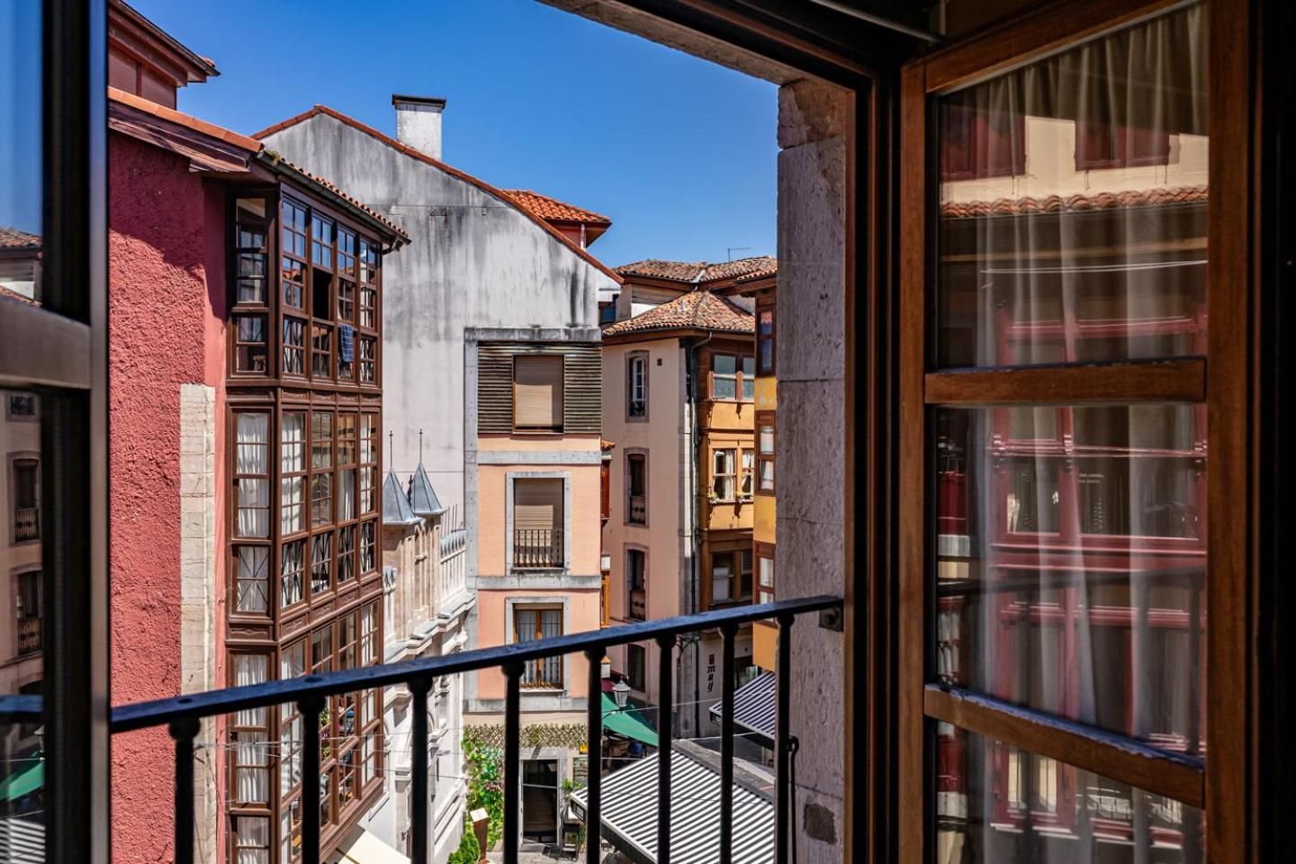 Deluxe One-Bedroom Apartment with City View