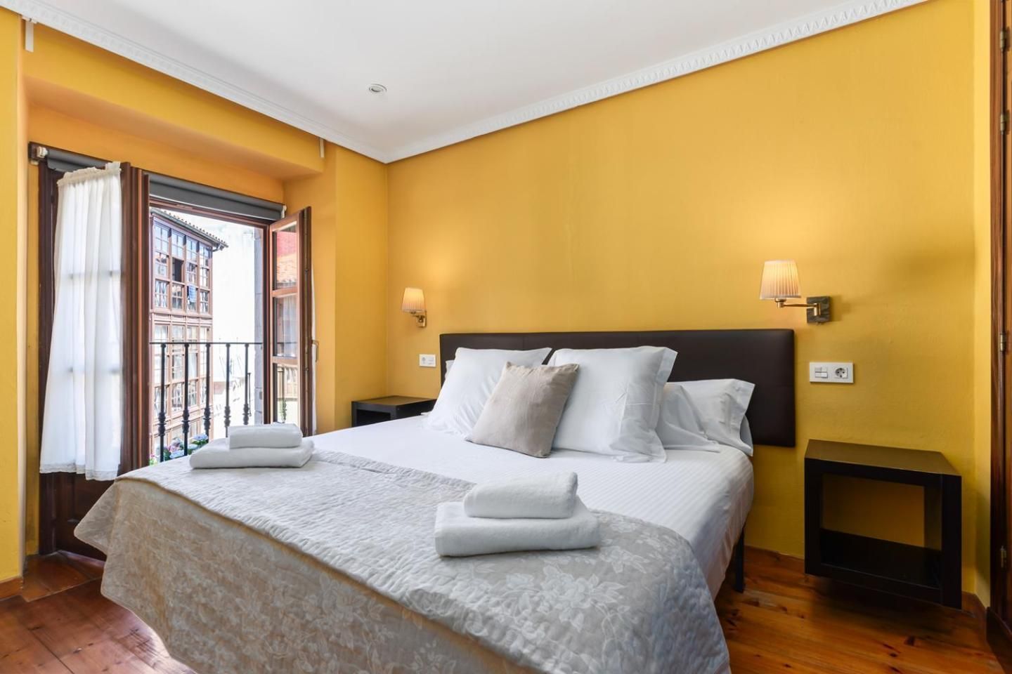 Deluxe One-Bedroom Apartment with City View