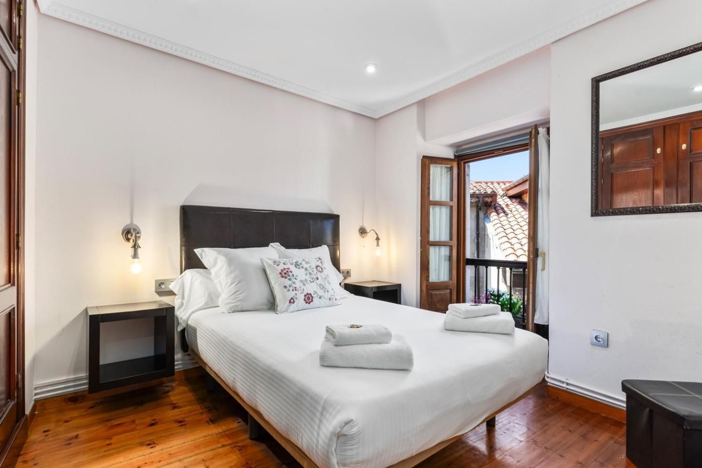 One-Bedroom Deluxe Apartment