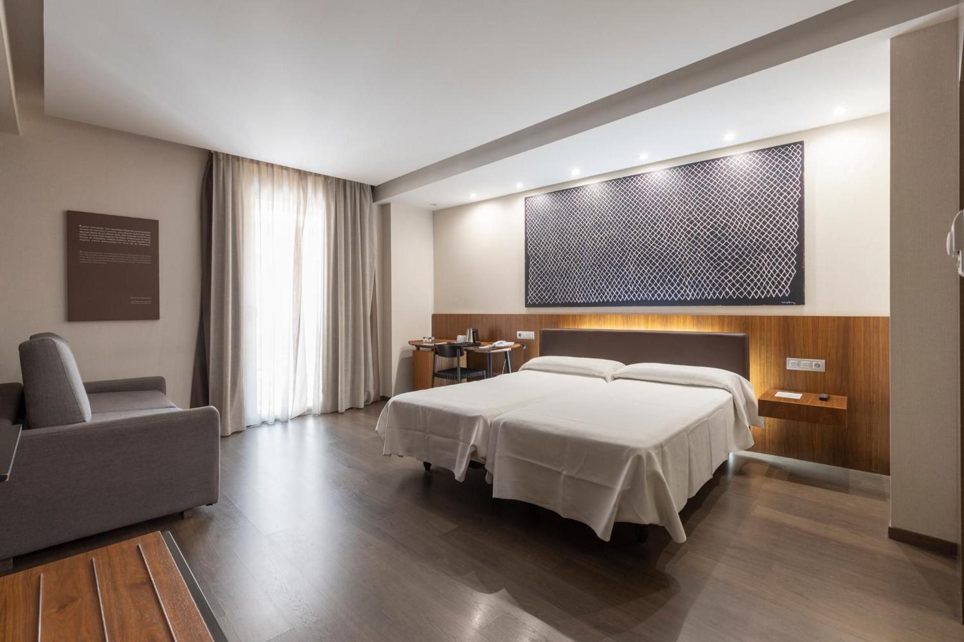 Deluxe Double Room (2 Adults + 2 Children)