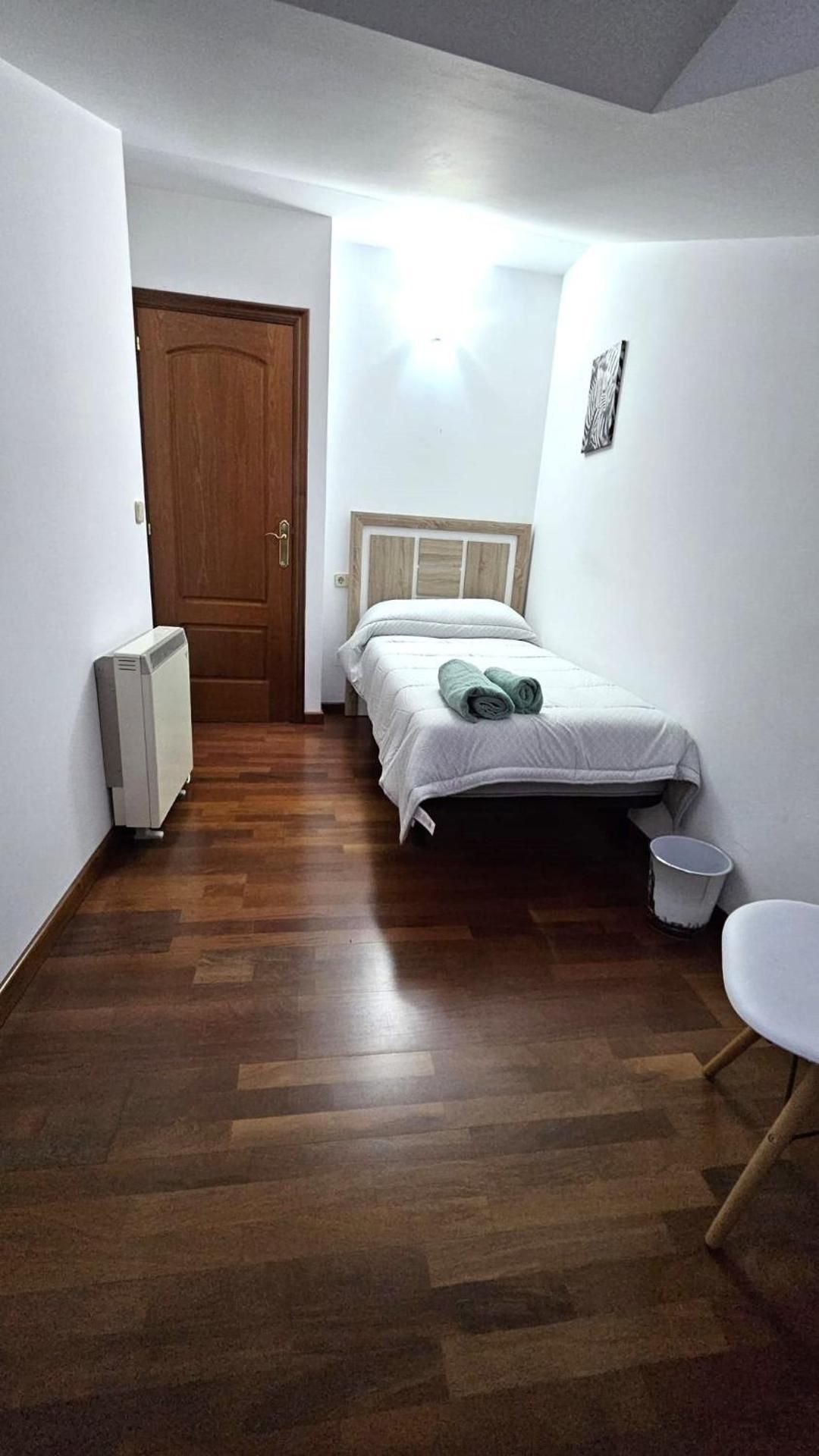 Single Room with Shared Bathroom