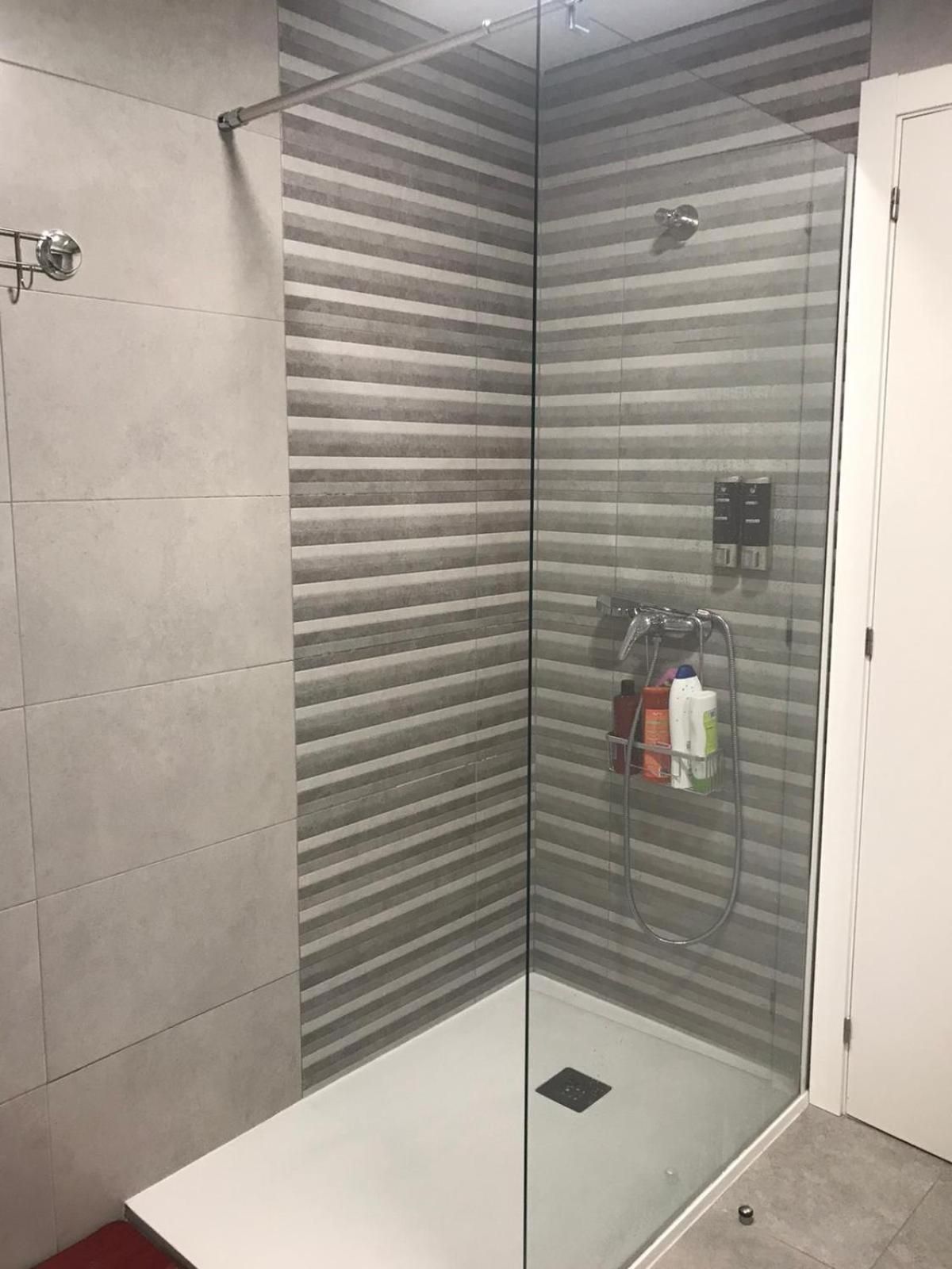 Pension La Intermodal Large Double Room with Shared Bathroom 2