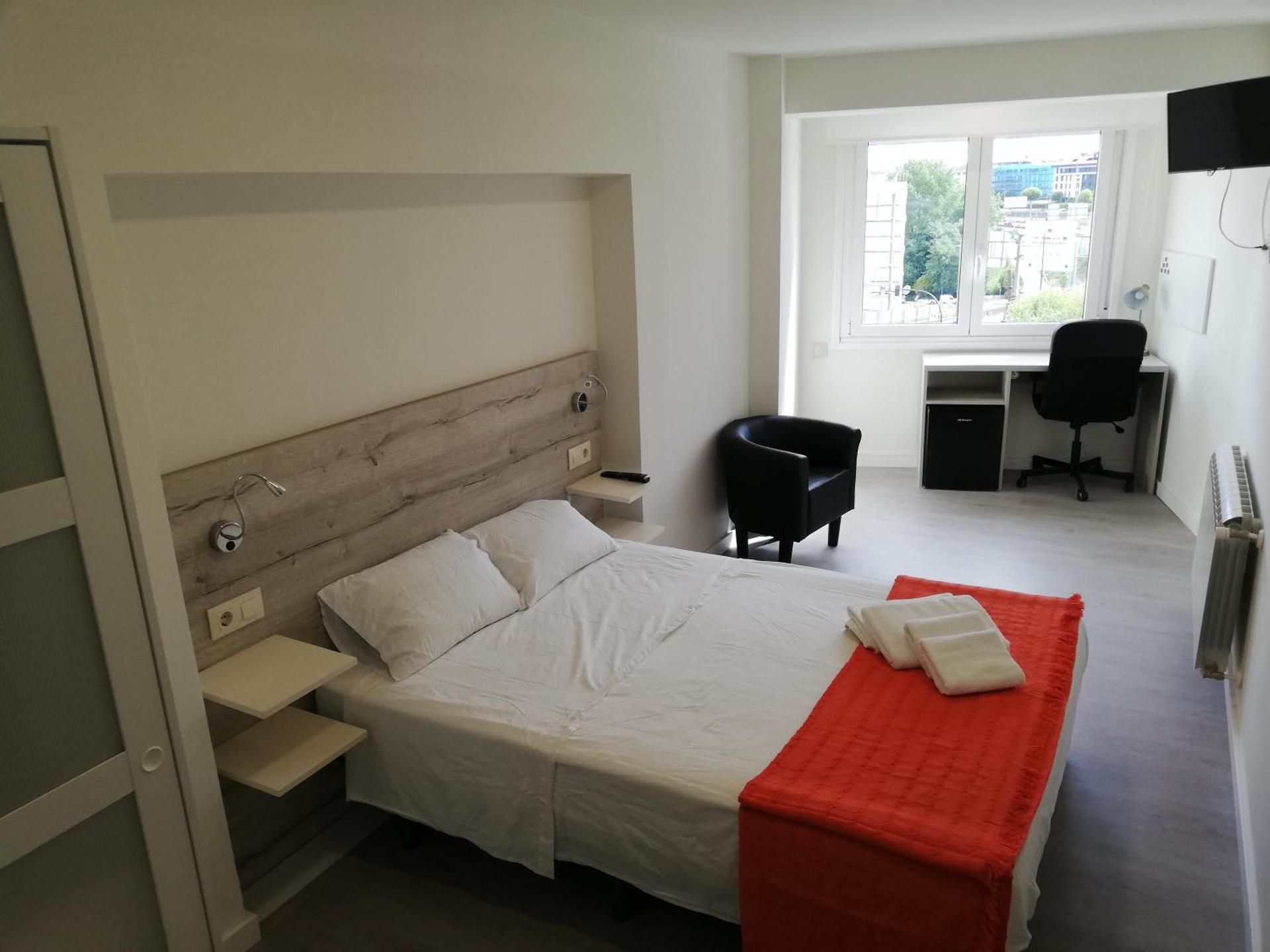Pension La Intermodal Large Double Room with Shared Bathroom