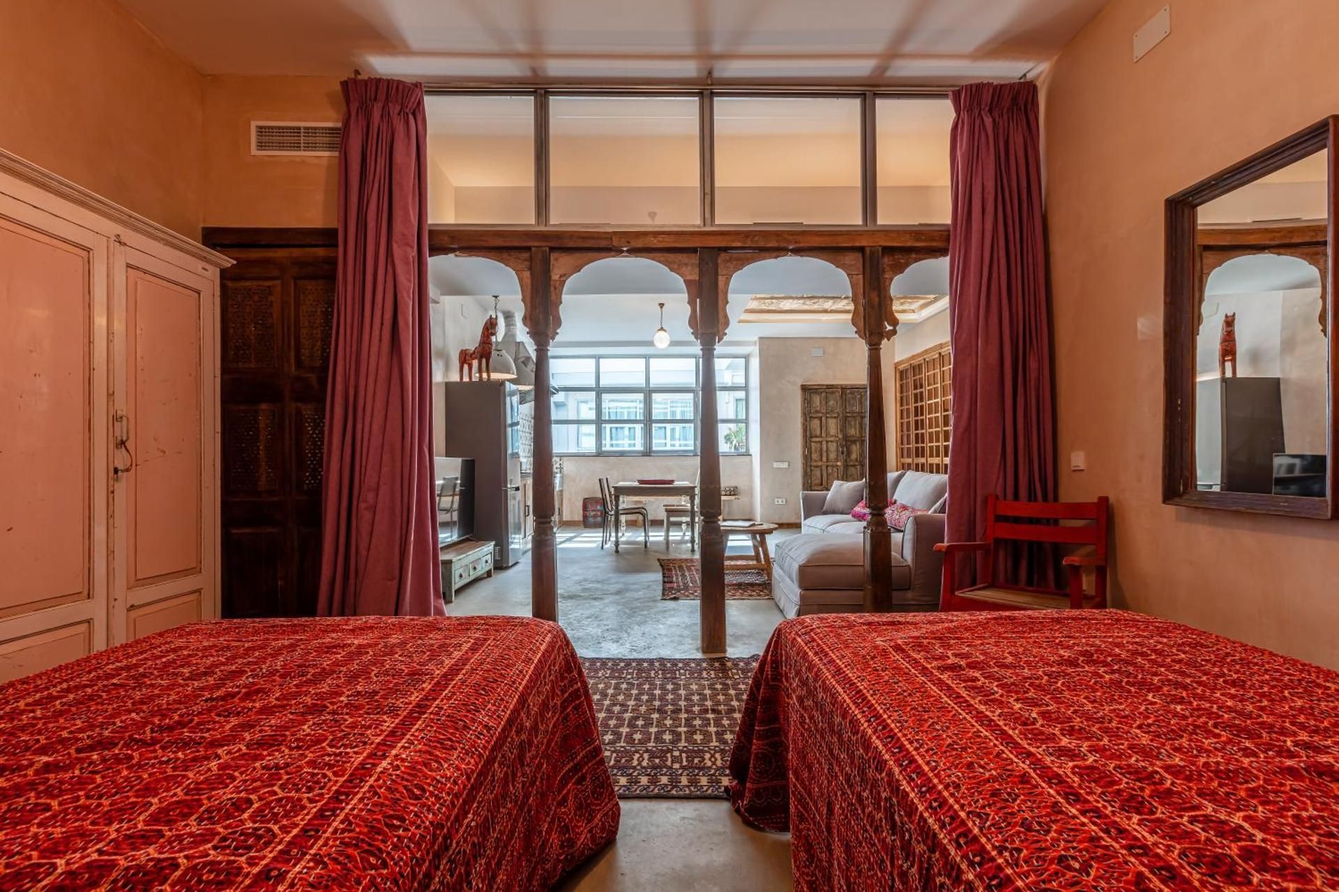 DELUXE APARTMENT