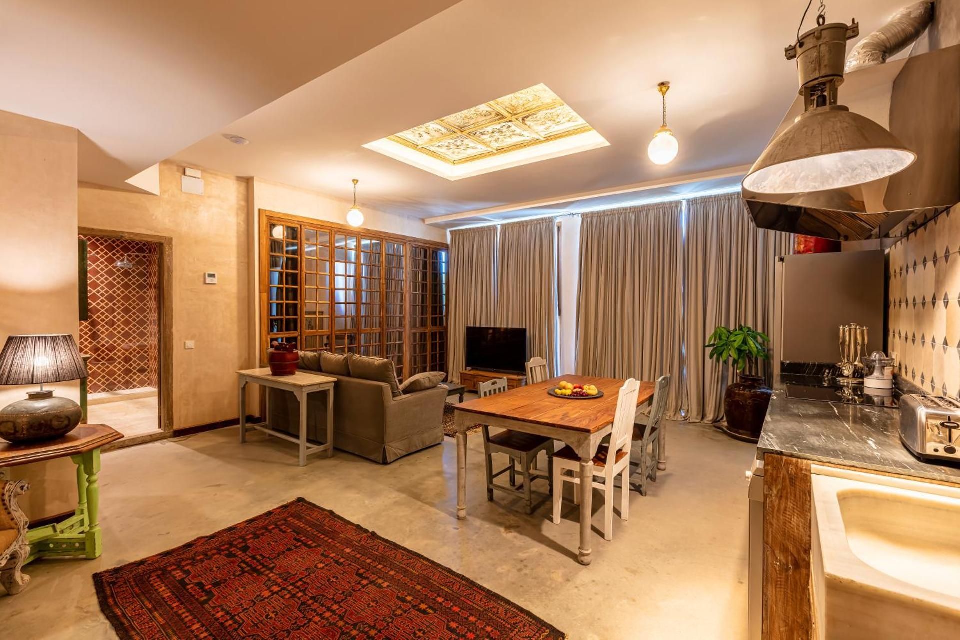 Apartment with Mountain View