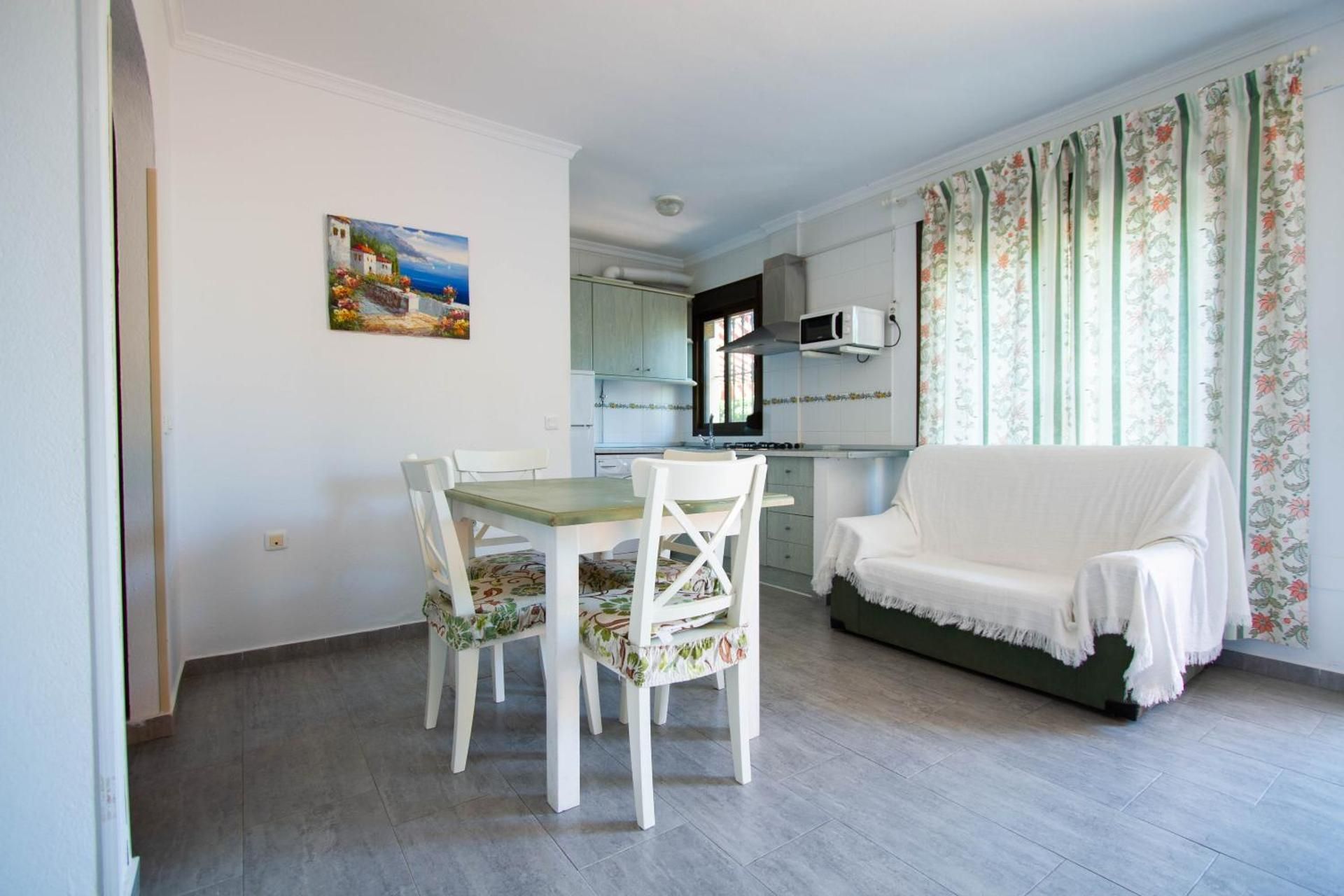 Two-Bedroom Apartment (4 Adults+ 1 Child)