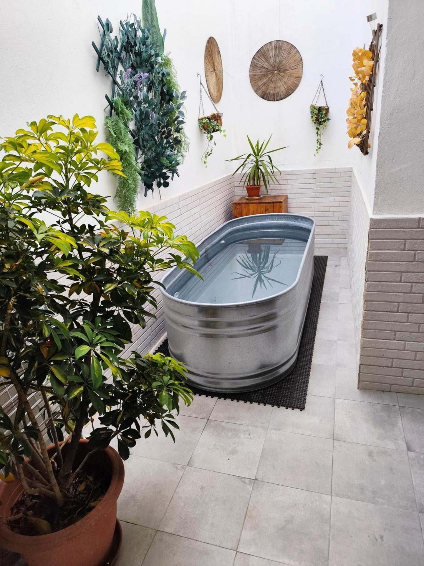 Studio with Spa Bath