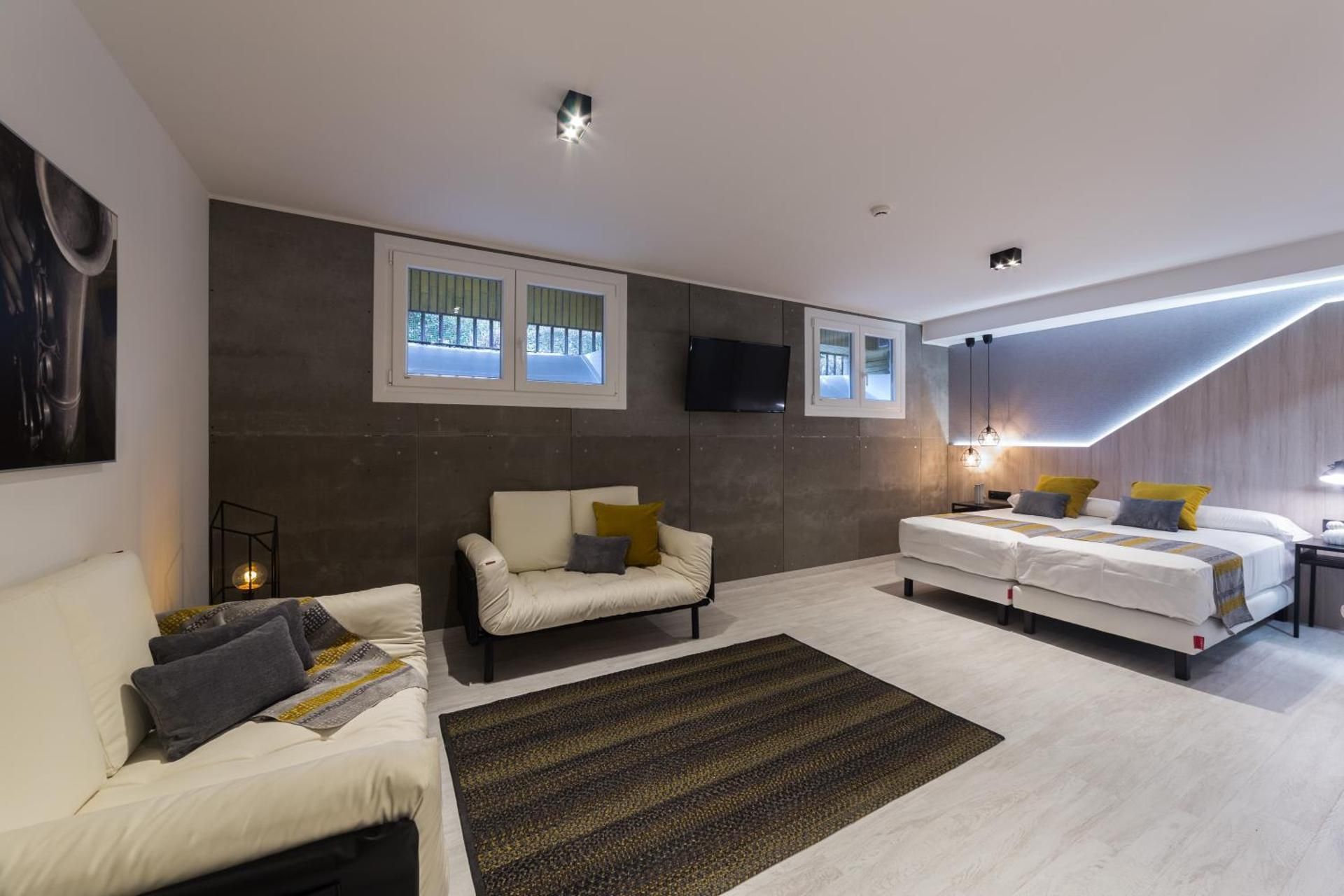 Quadruple Room with Private Bathroom