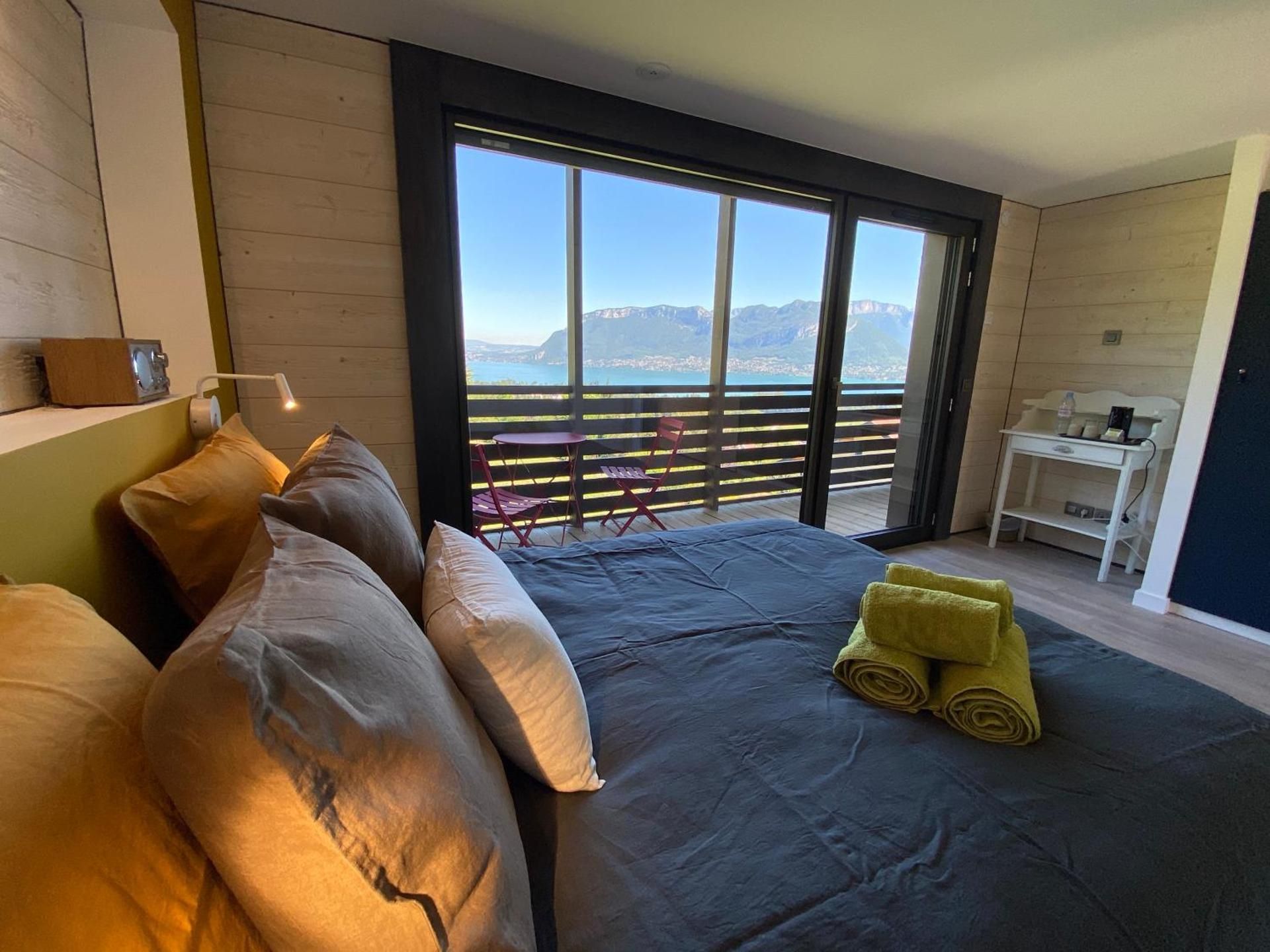 Deluxe Double Room with Balcony - Lake View