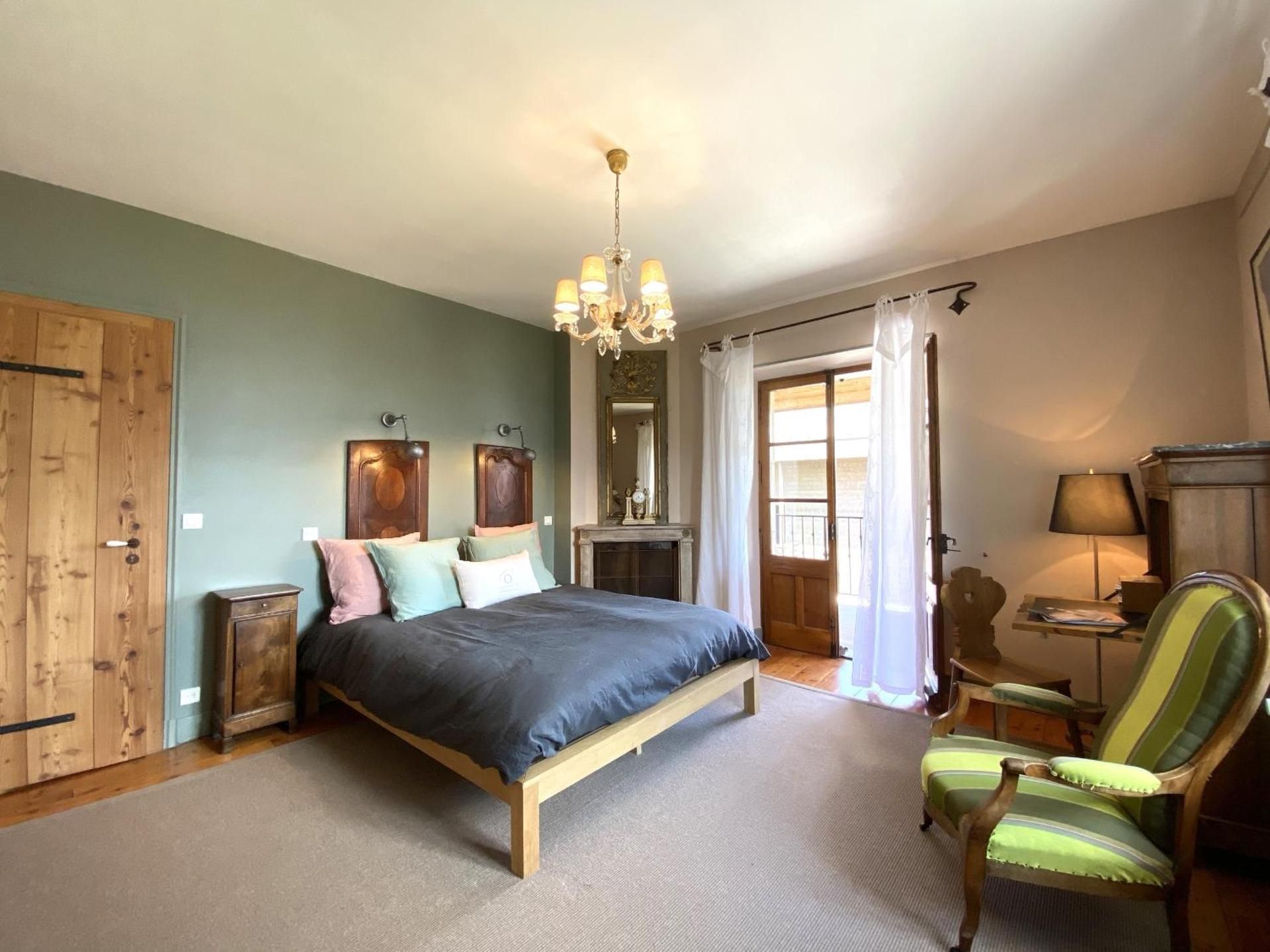 Suite with Balcony - Lake View