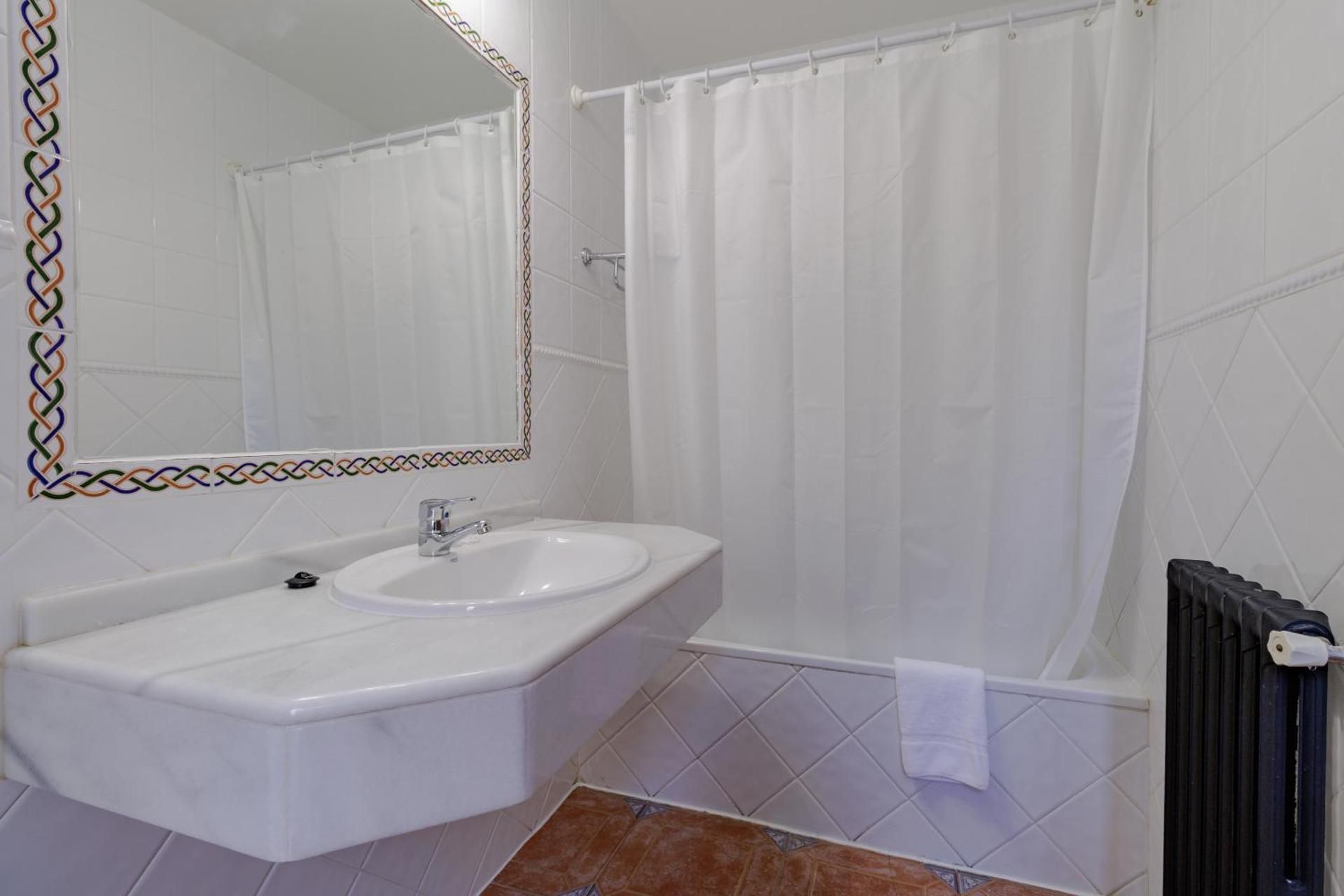 HOTEL BEDMATES Single Standard 3