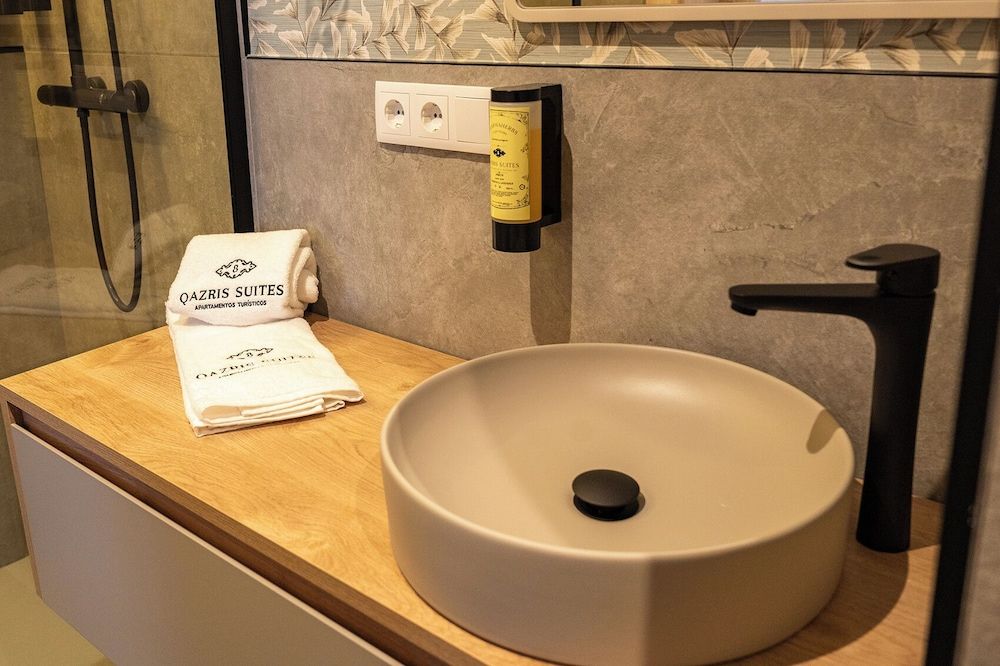 Qazris Suites Apartment, 1 Bedroom, Balcony, City View 4