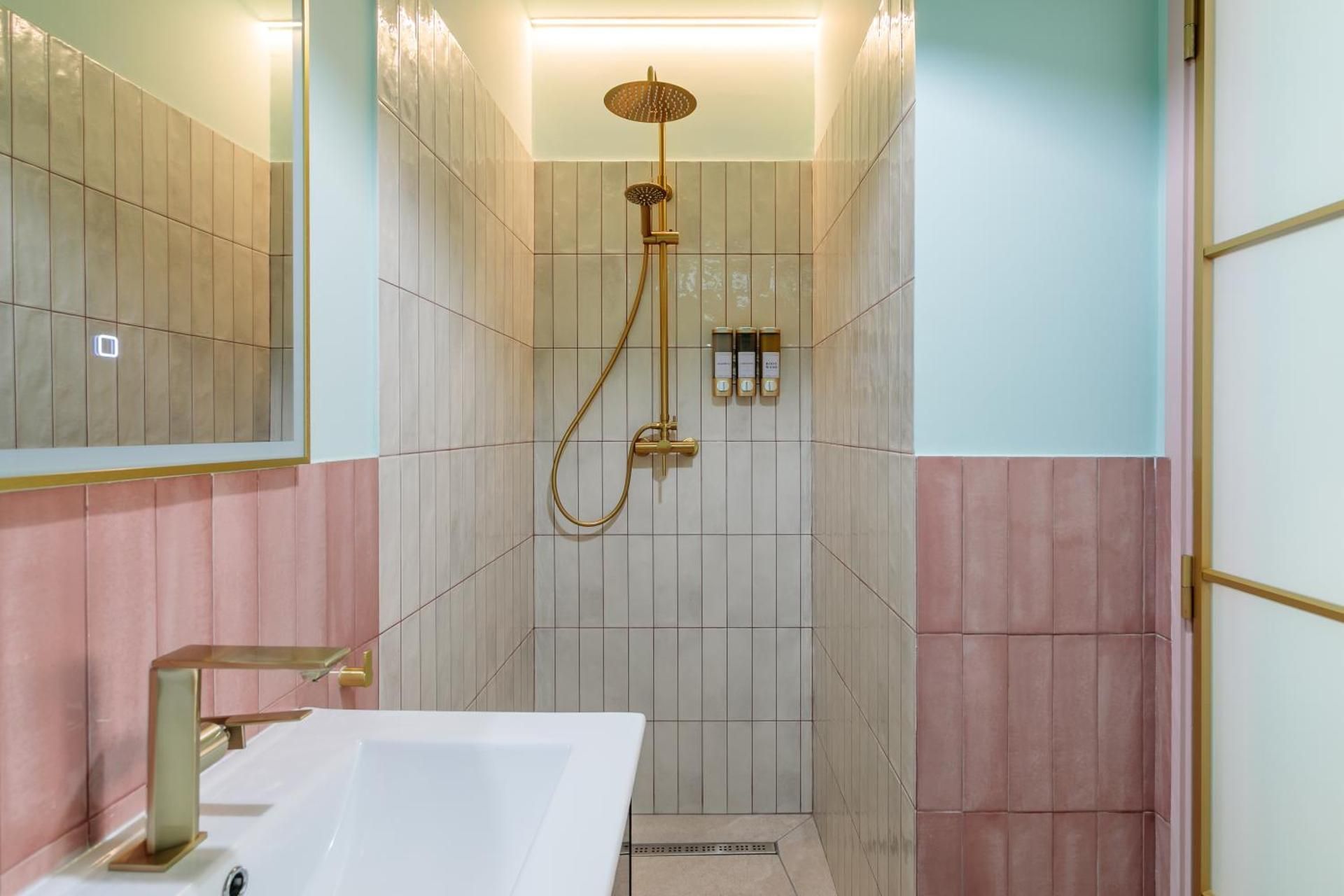 Deluxe Family Suite
