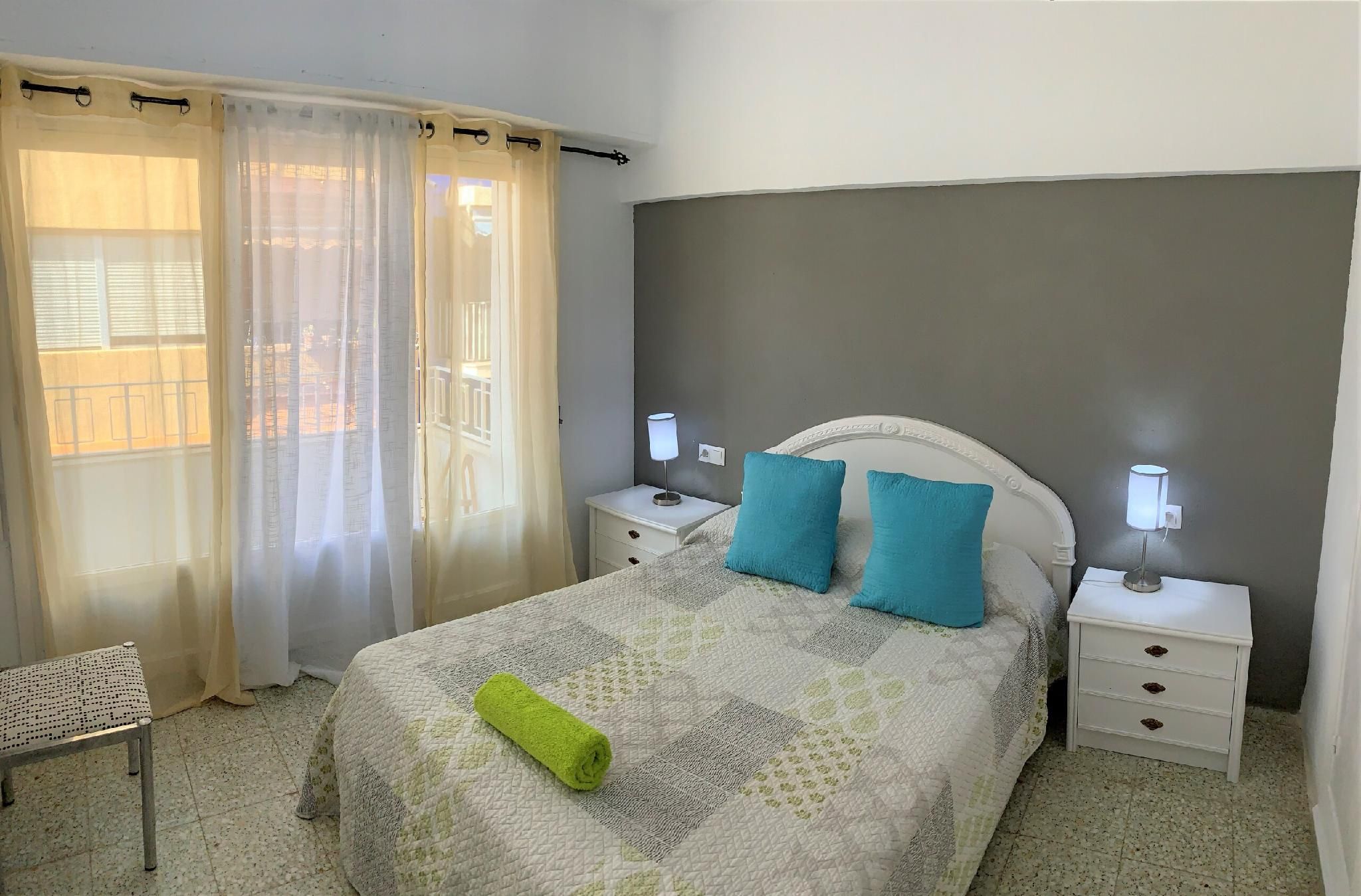 Apartment-Large-Private Bathroom-City View-with balcony-(E2EV)