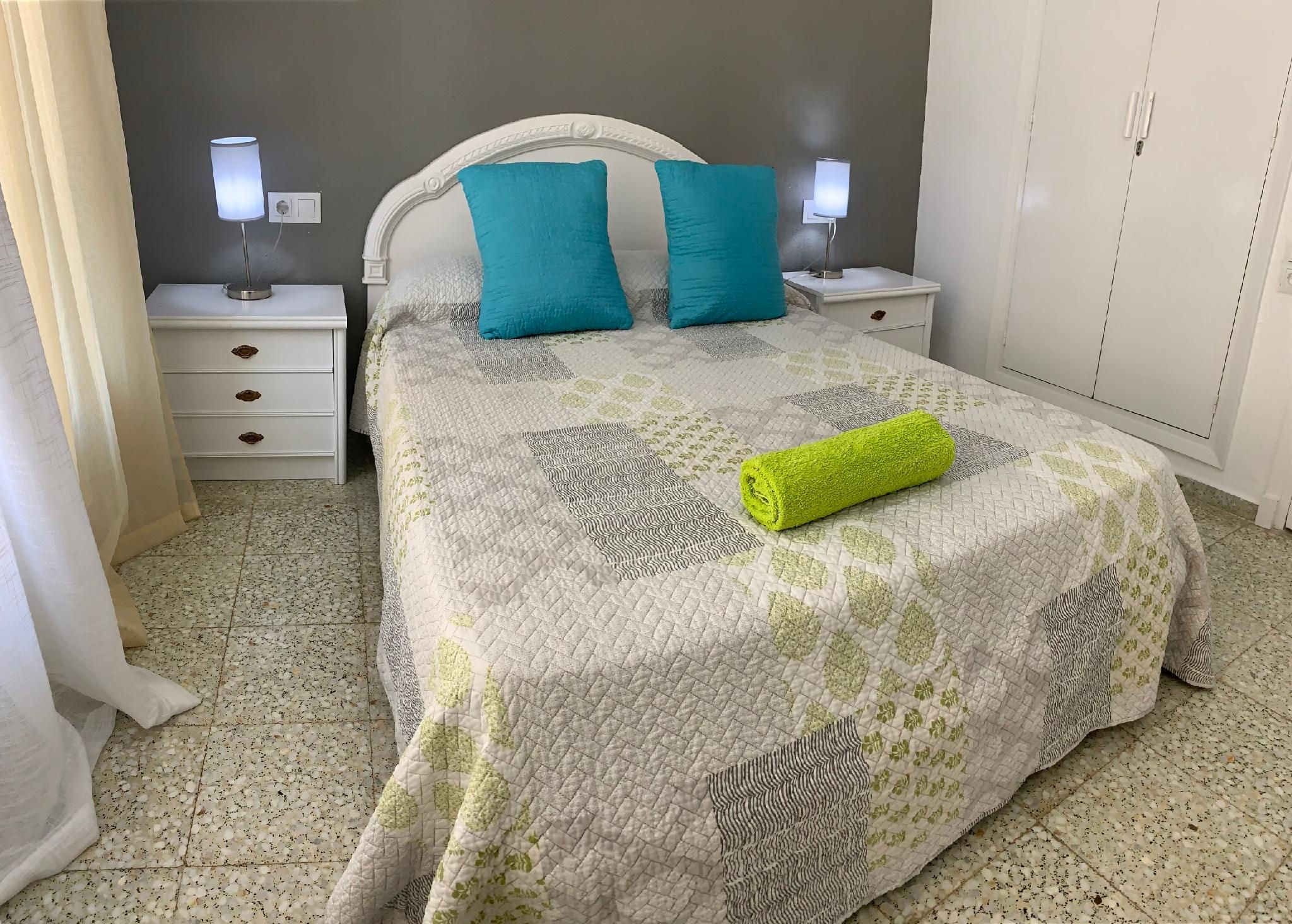 Apartment-Large-Private Bathroom-City View-with balcony-(E2EV)