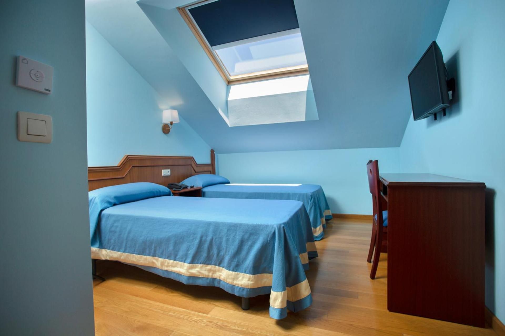 Abuhardillada Twin Room