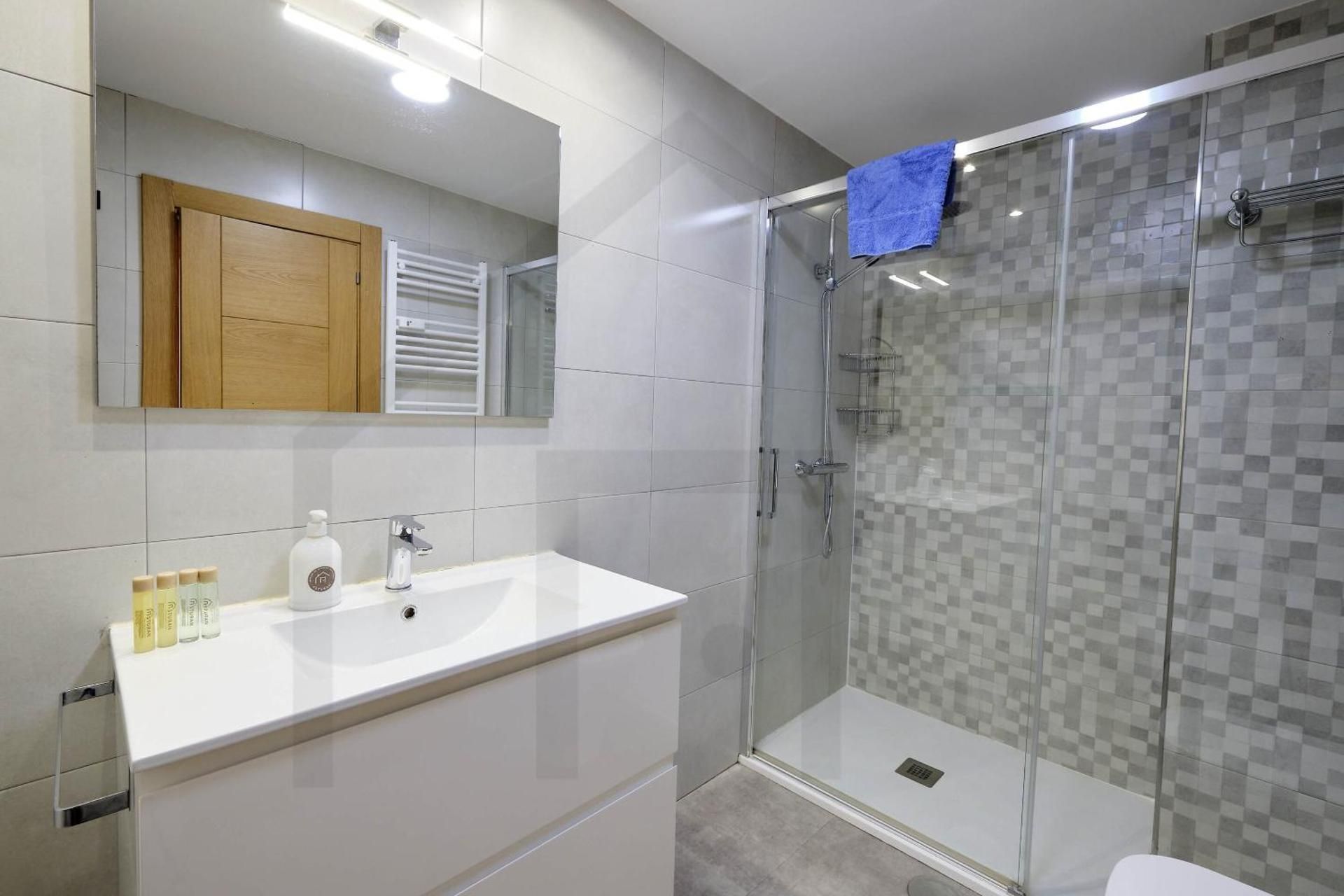 Apartment with Shower
