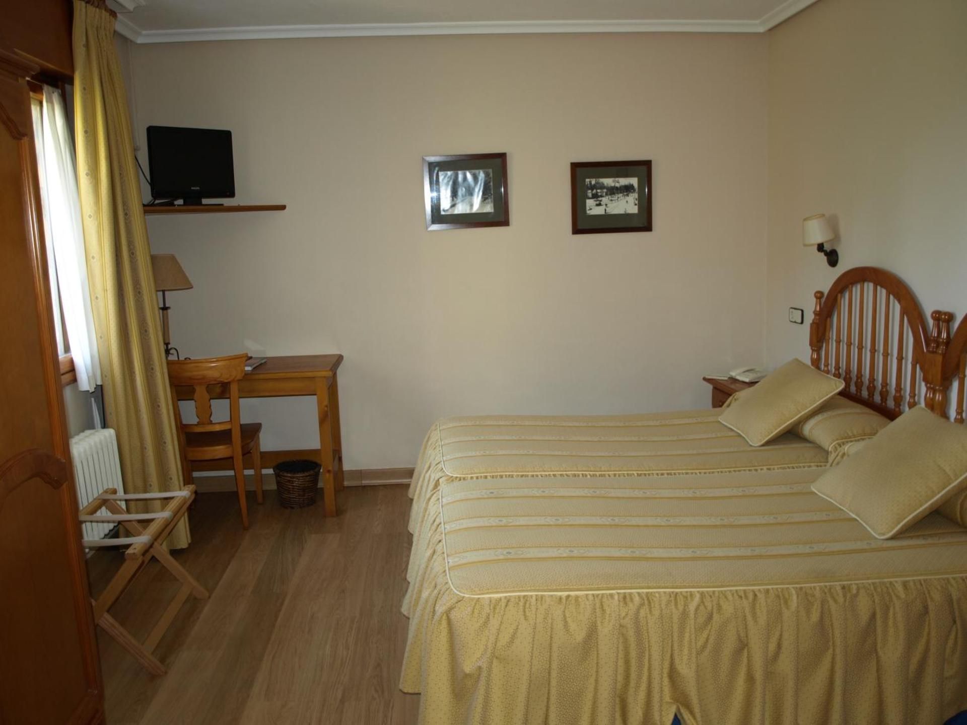 Hotel Casa Camila Double Room with Extra Bed 2