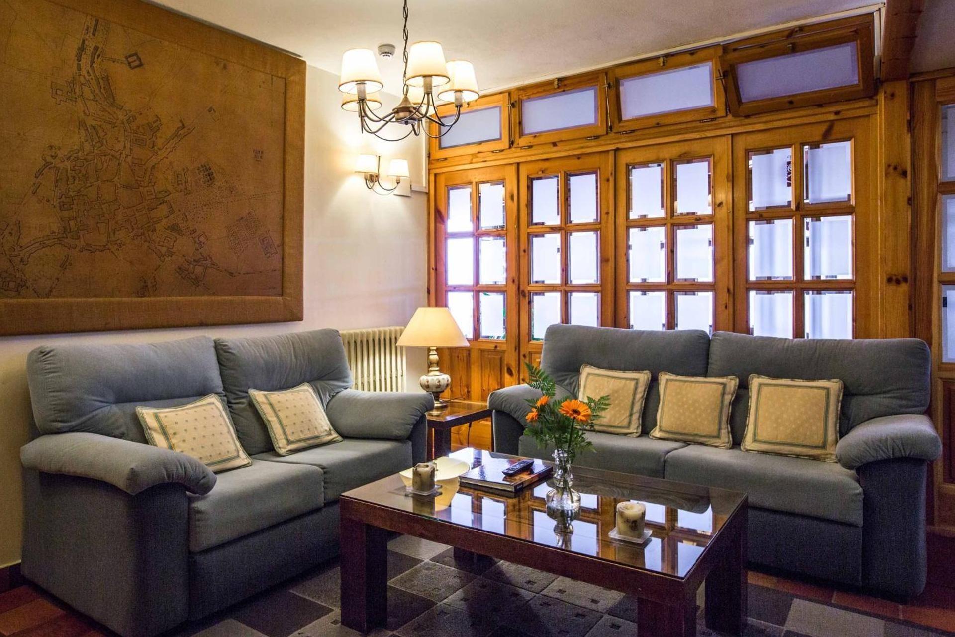 shared lounge/tv area