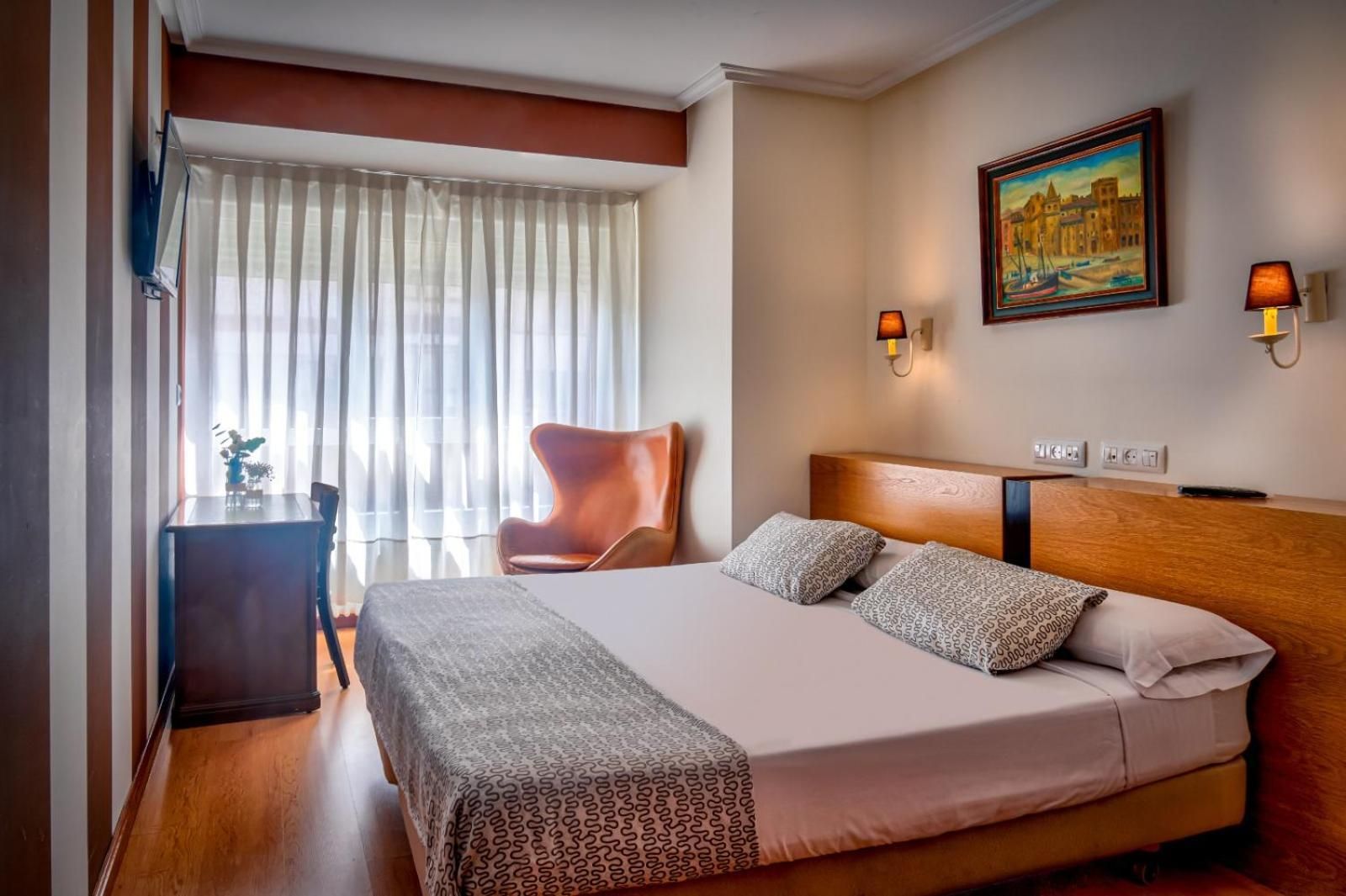 Double or Twin Room with Private Bathroom