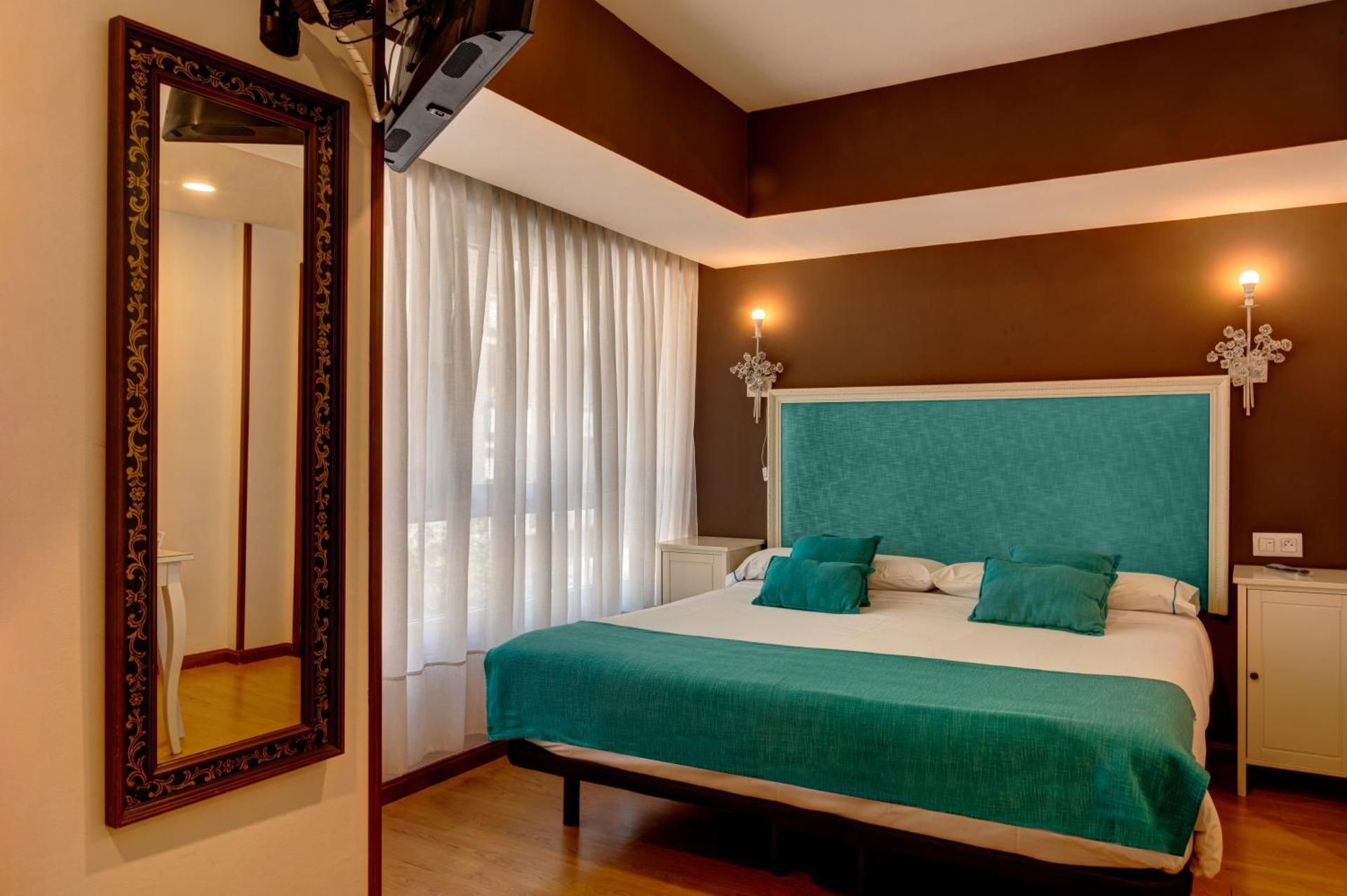 Double or Twin Room with Private Bathroom