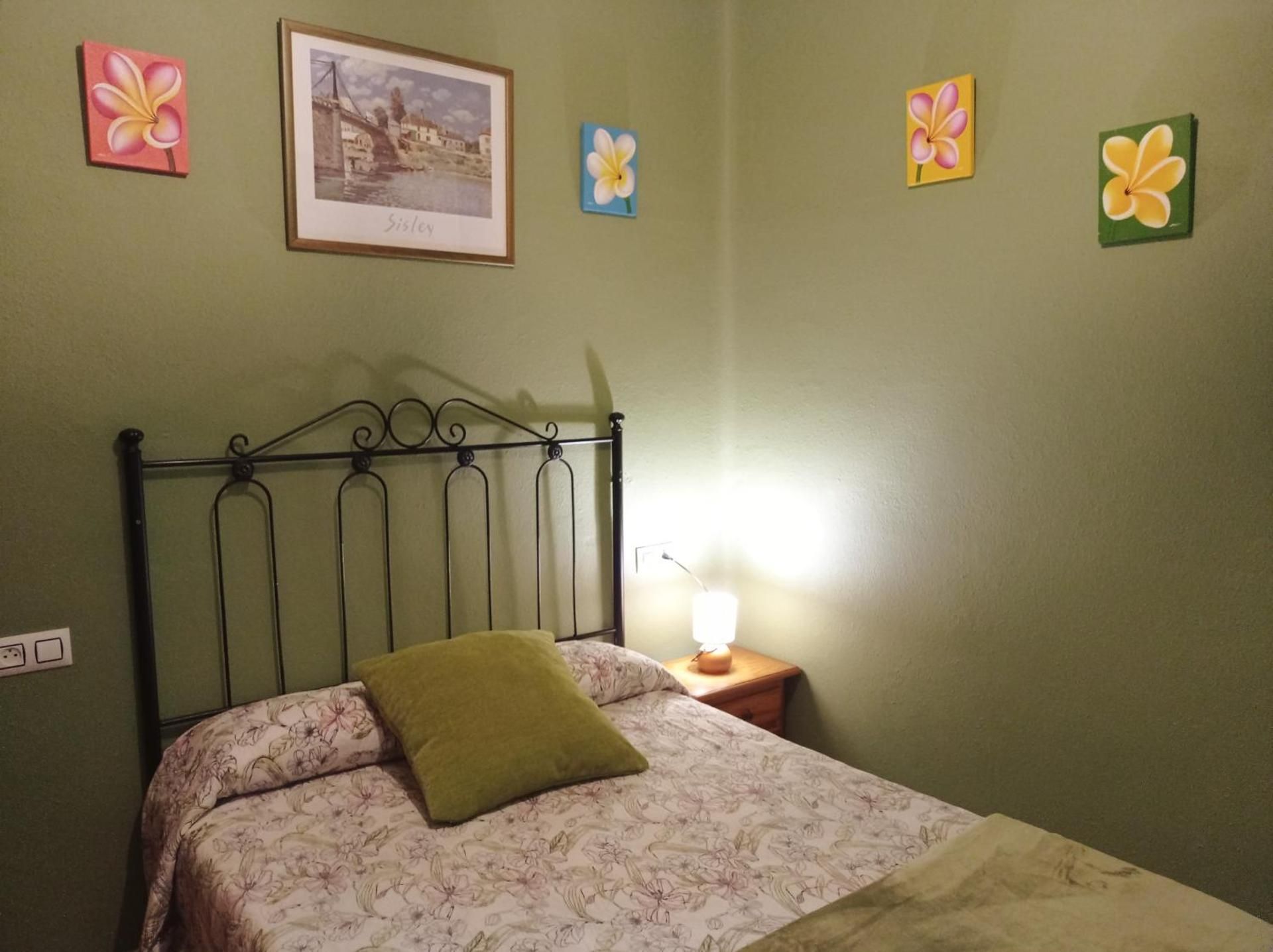 Single Room with Shared Bathroom