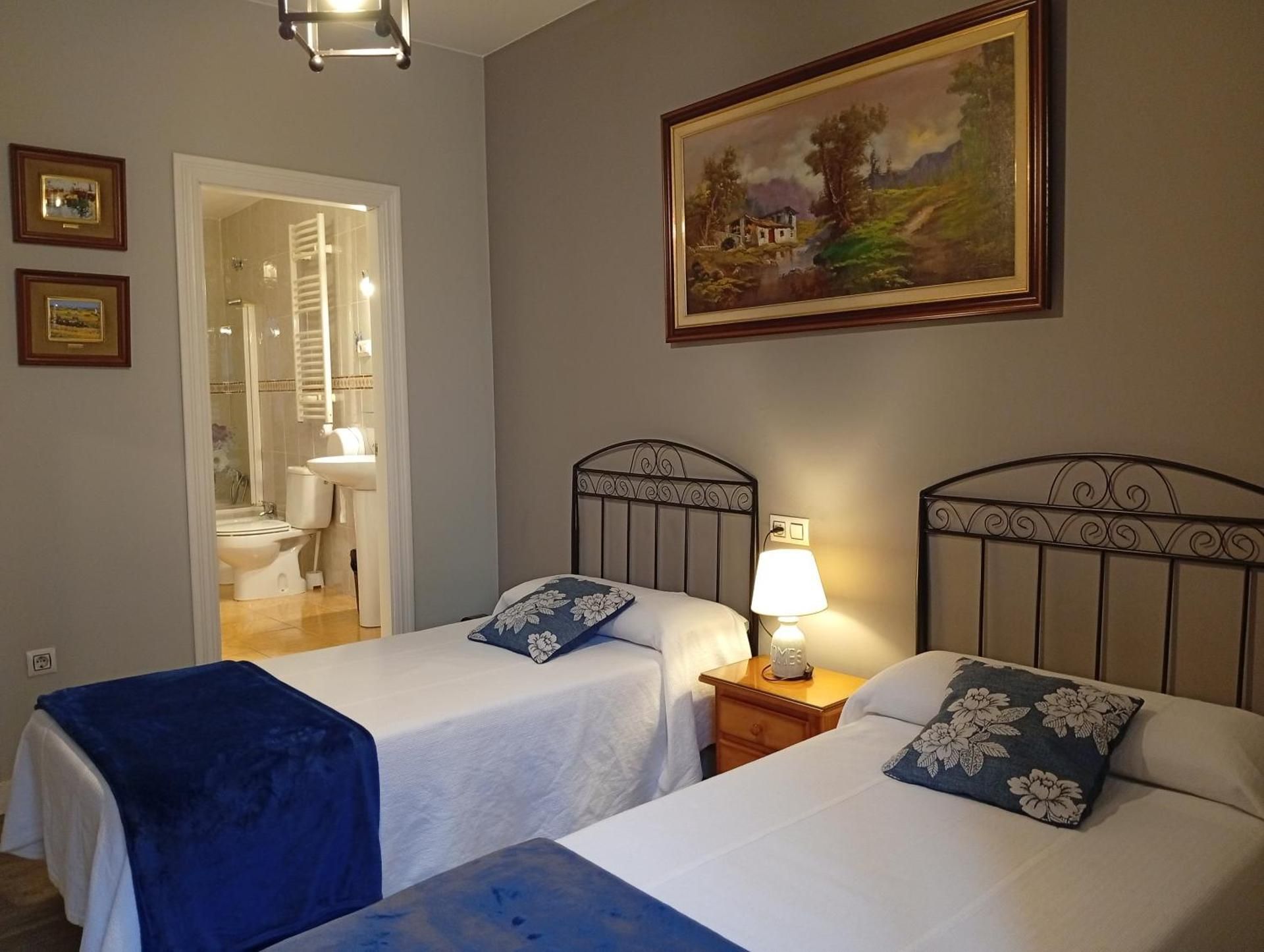 Twin Room with Private Bathroom