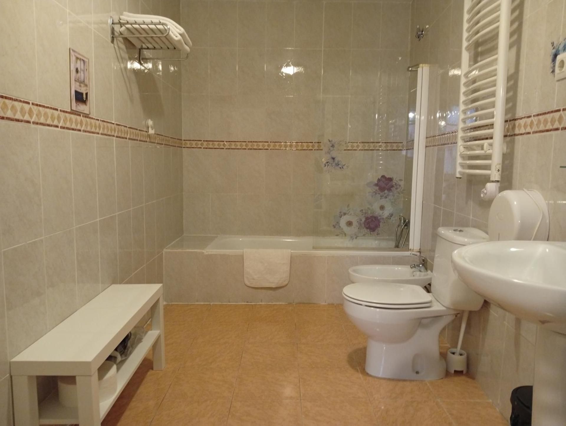 Twin Room with Private Bathroom