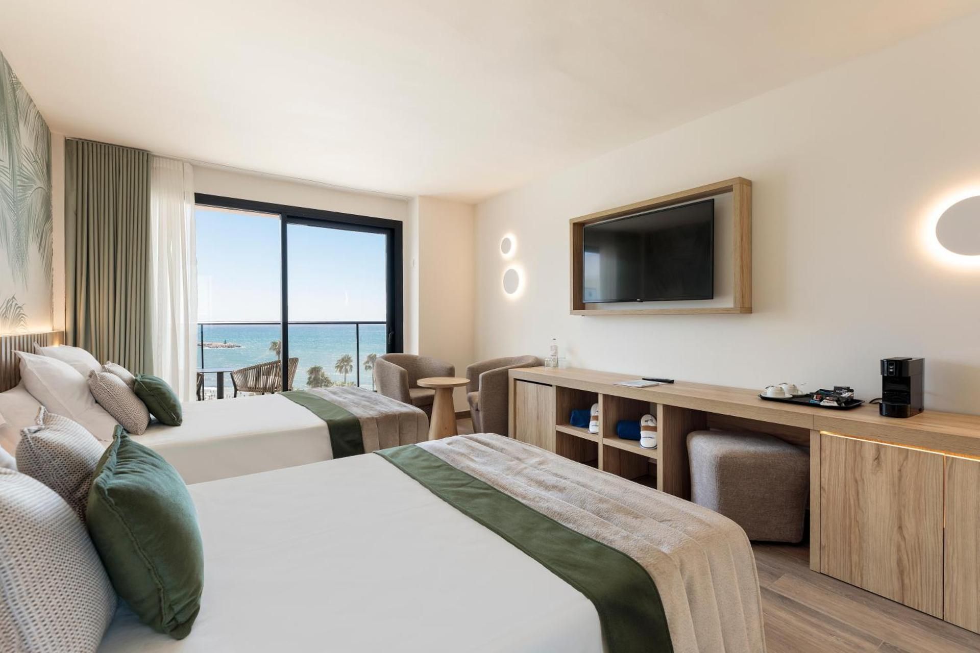 Deluxe Twin Room (2 Adults)