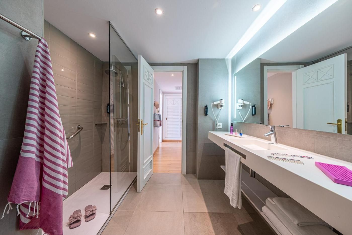 Junior Suite with Sea View (2 Adults + 1 Child)