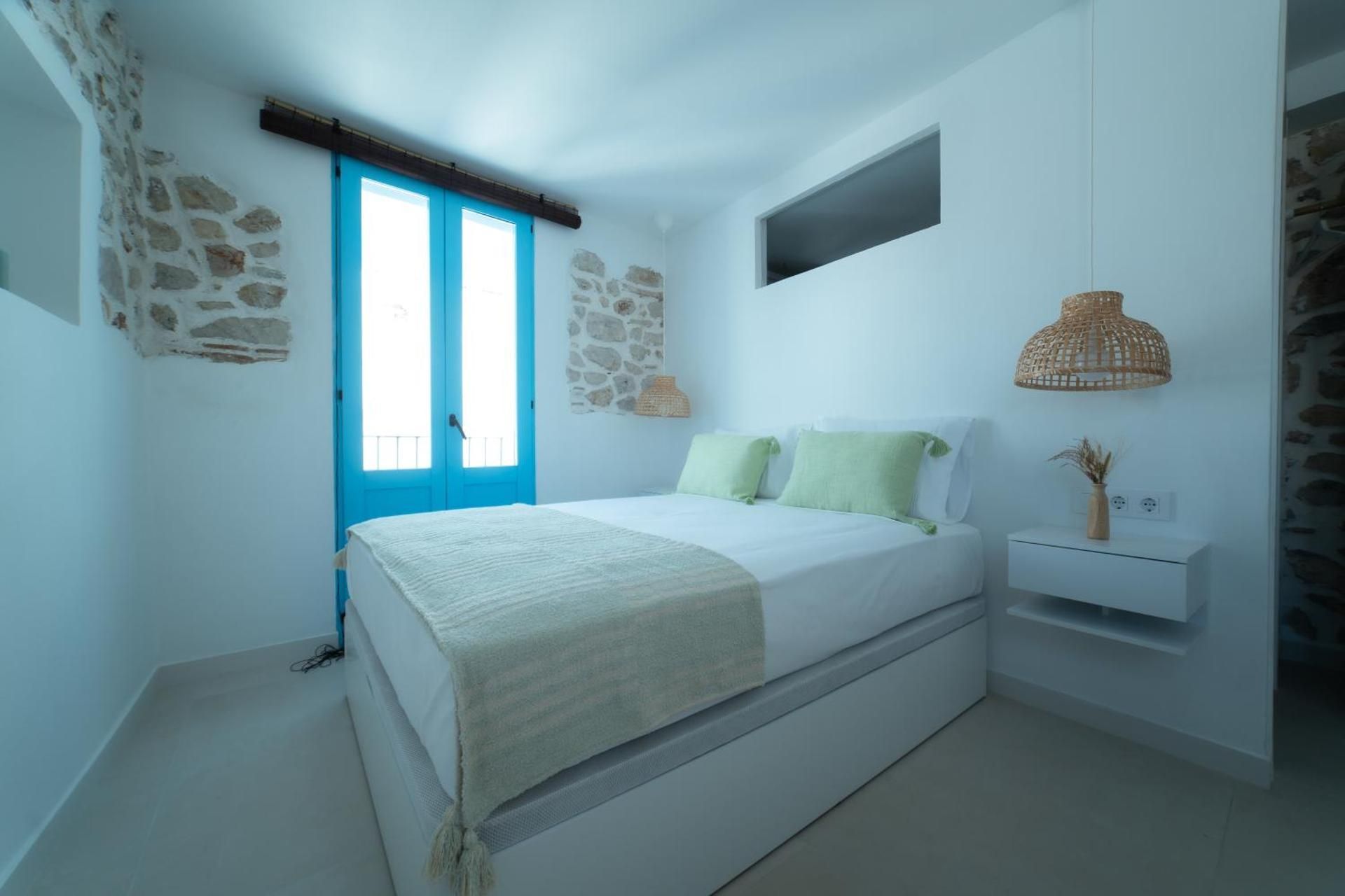 Deluxe Double Room with Side Sea View