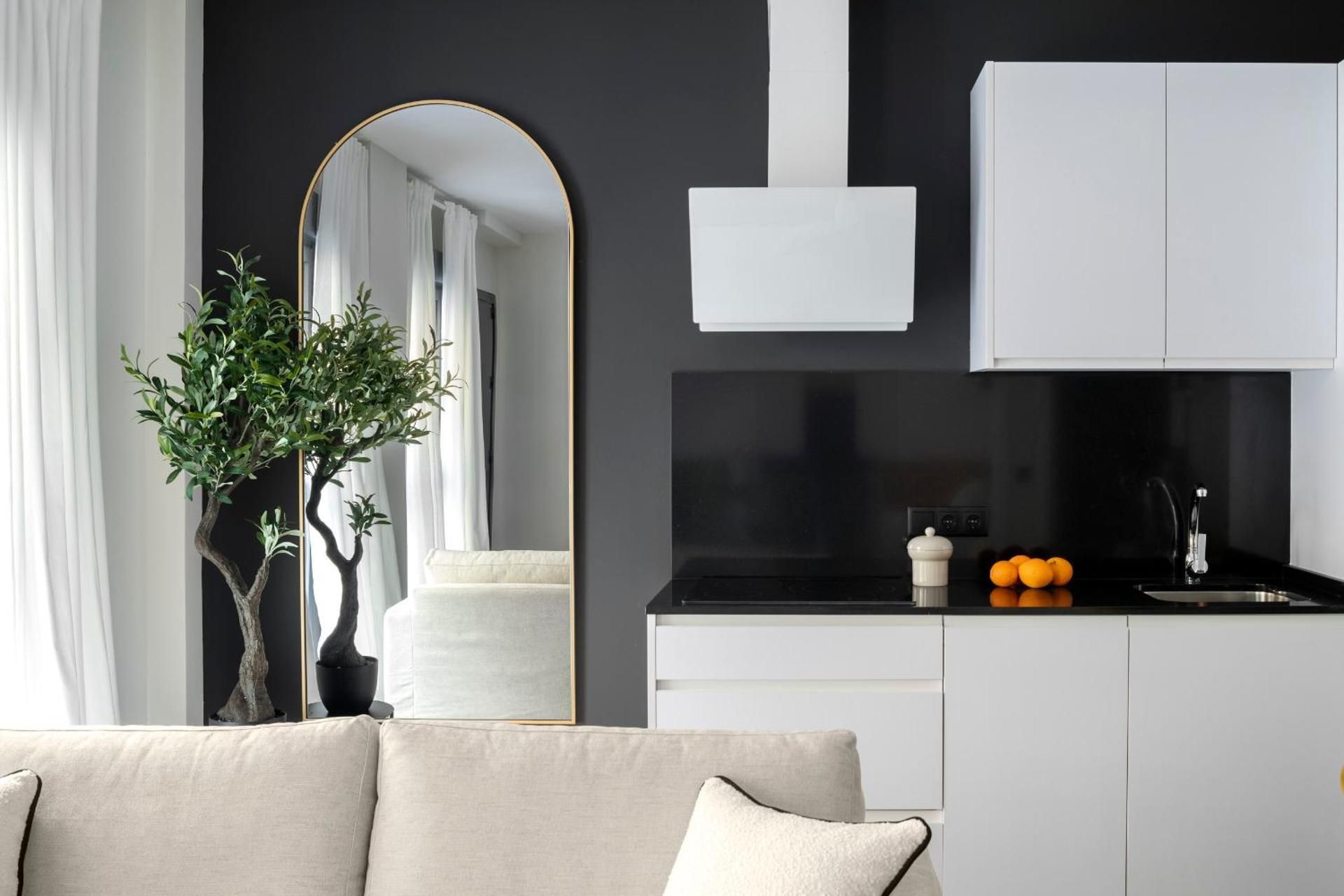 Two-Bedroom Apartment with Courtyard