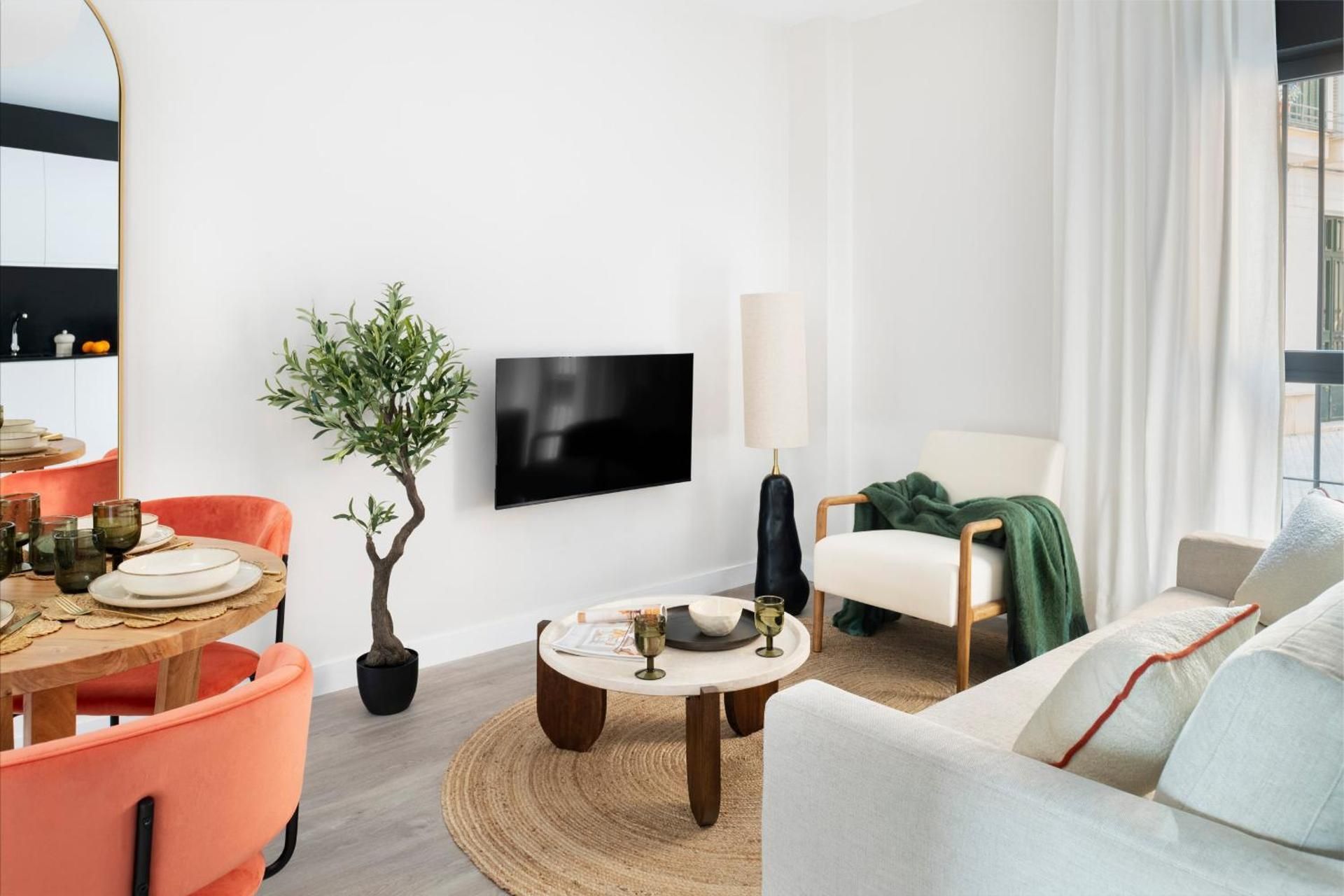 One-Bedroom Apartment with Courtyard