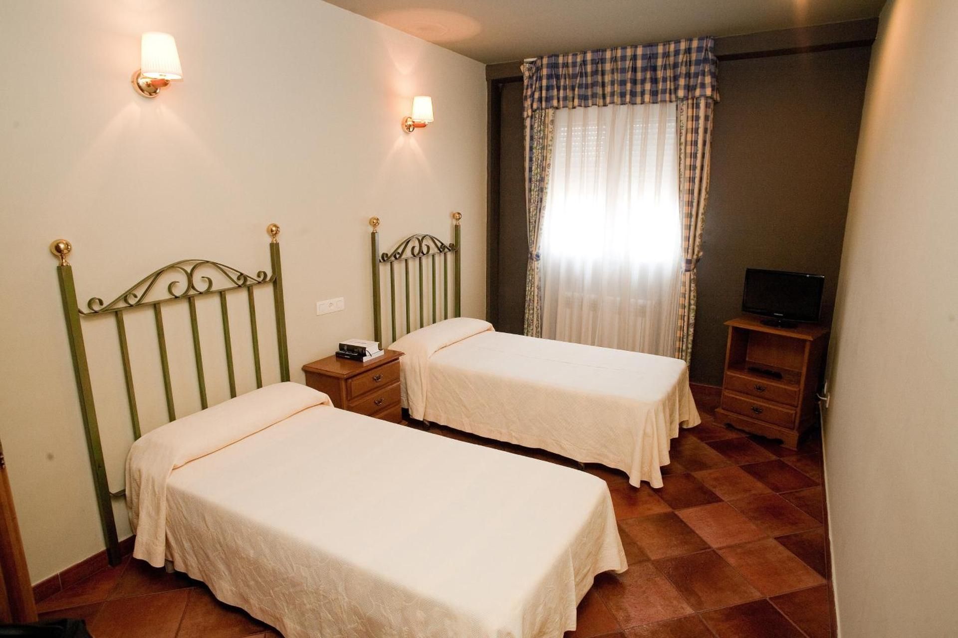 Double Room (2 Adults + 1 Child )