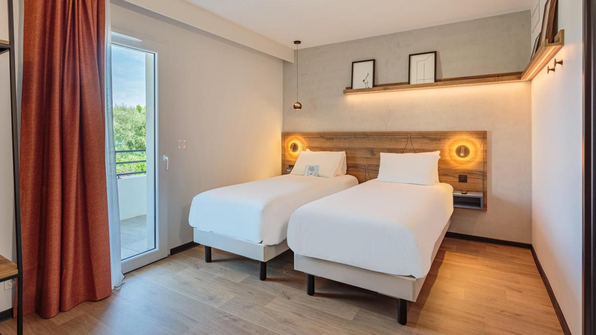 Standard Twin Room