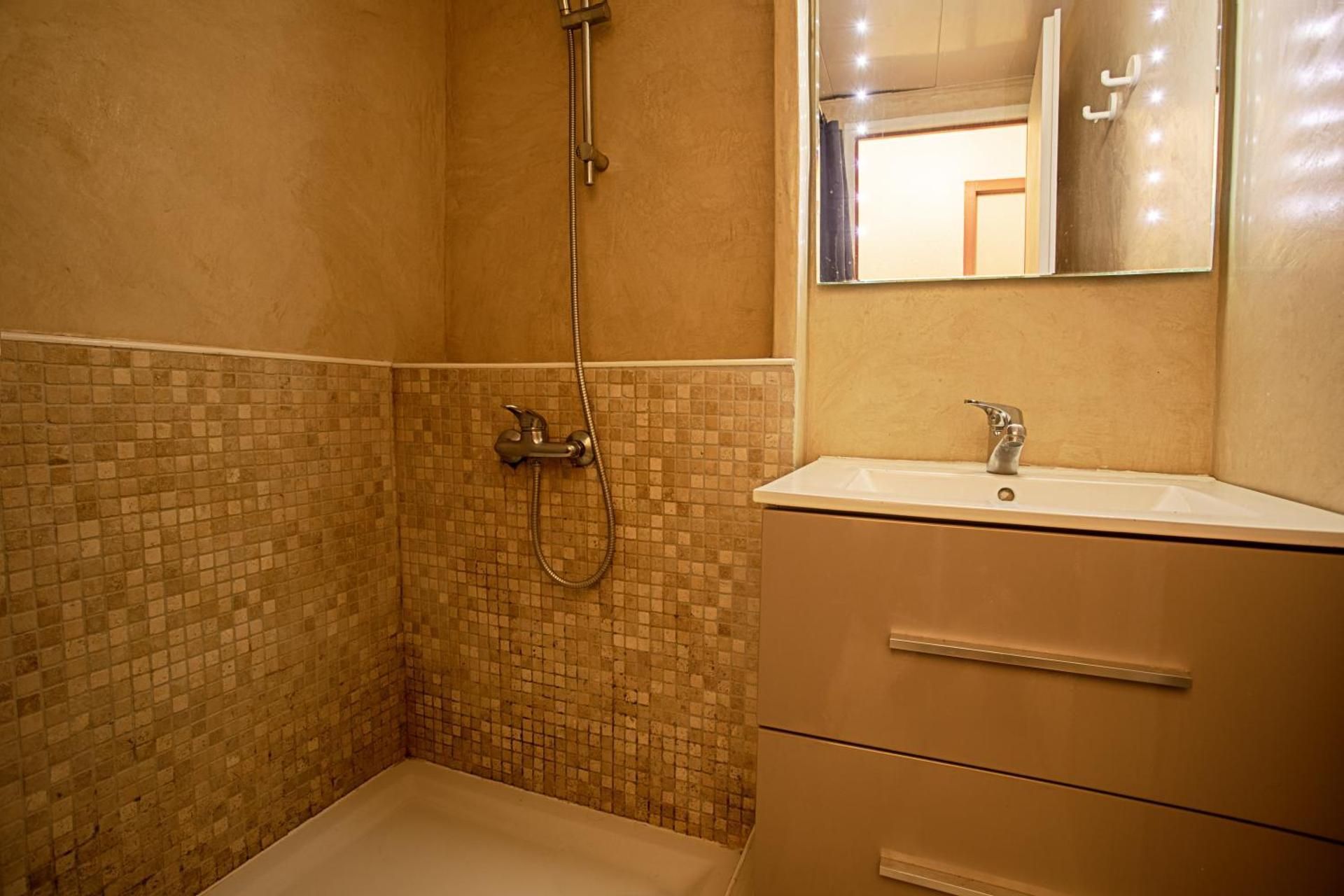 Superior One-Bedroom Apartment