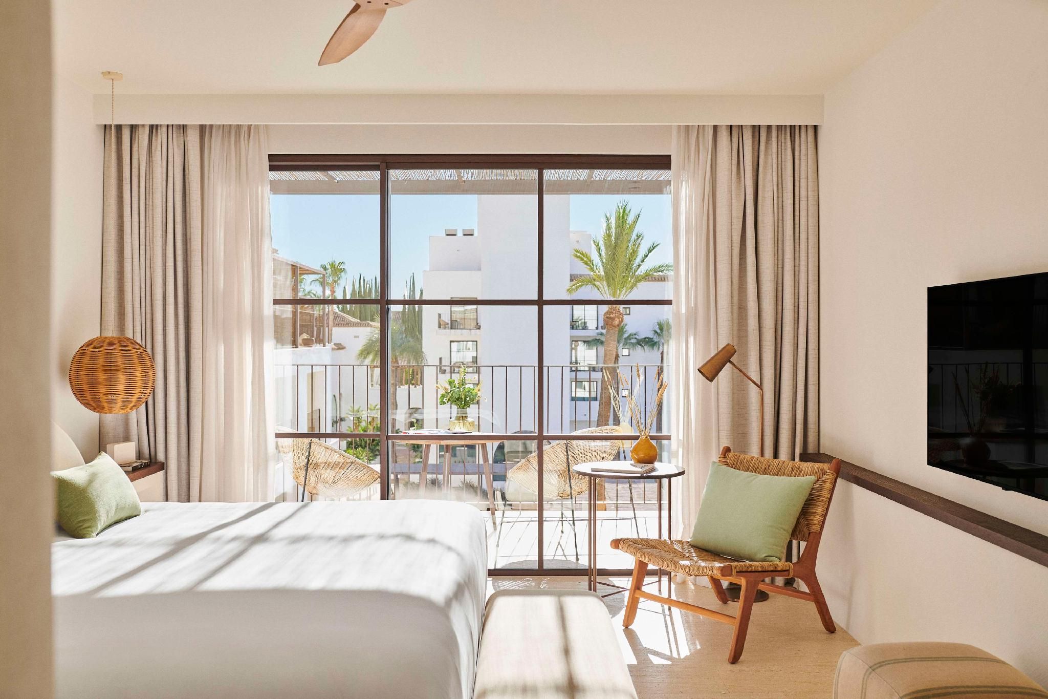 King Bed Deluxe Room