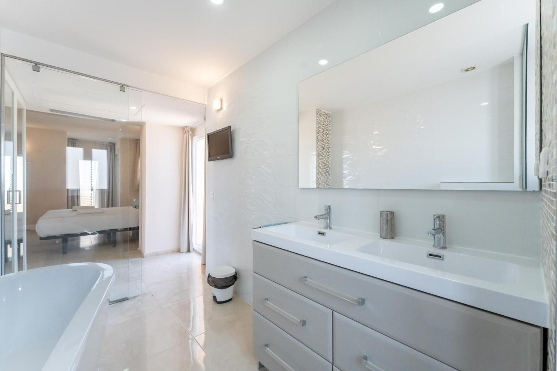 Two-Bedroom Deluxe Apartment with Ocean View