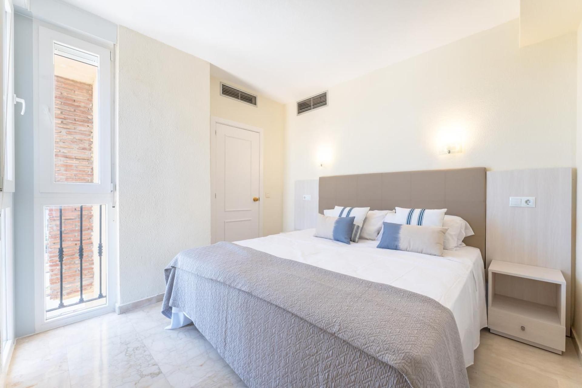 Deluxe One-Bedroom Apartment with Ocean View